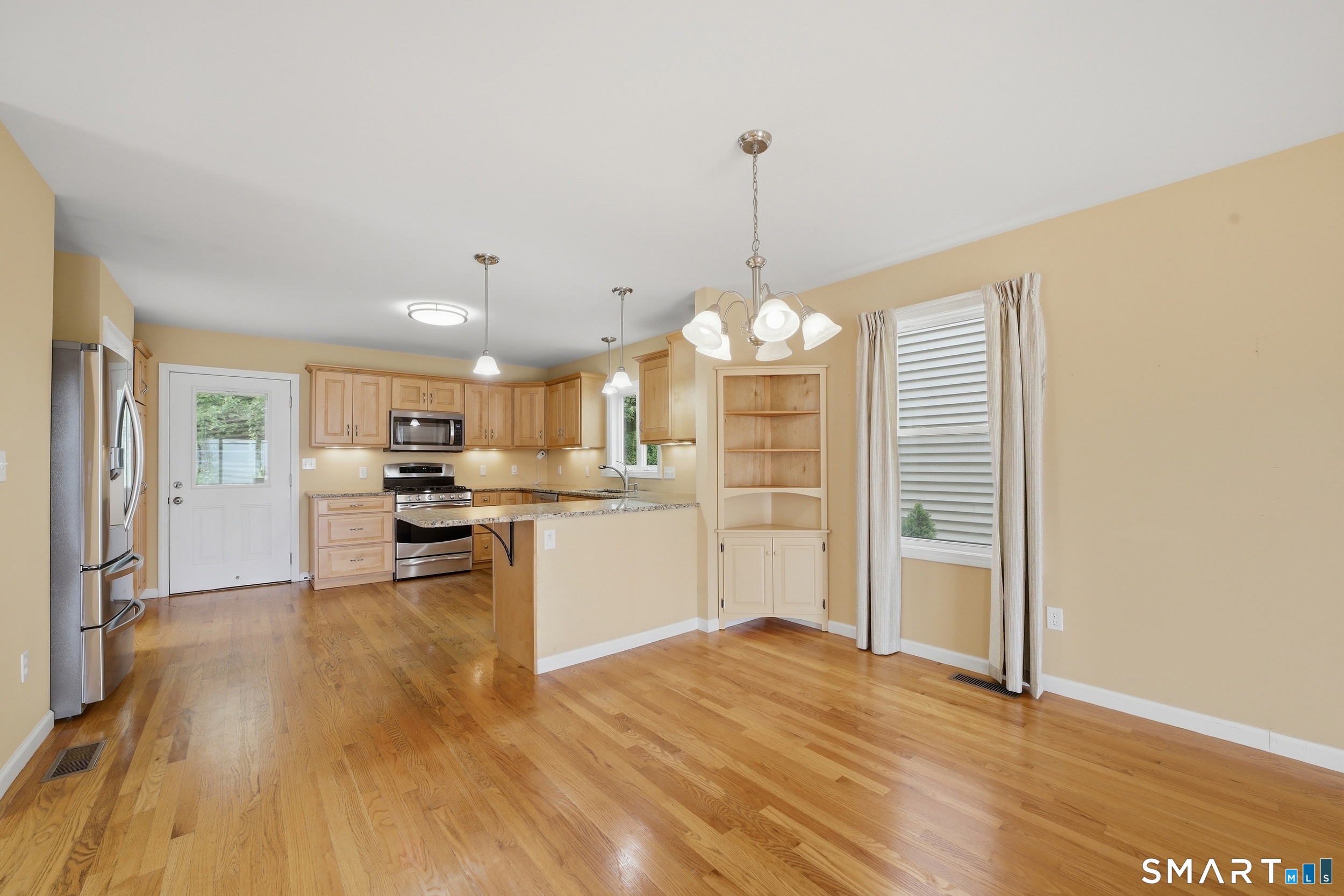 64 Hawthorne Street photo 12