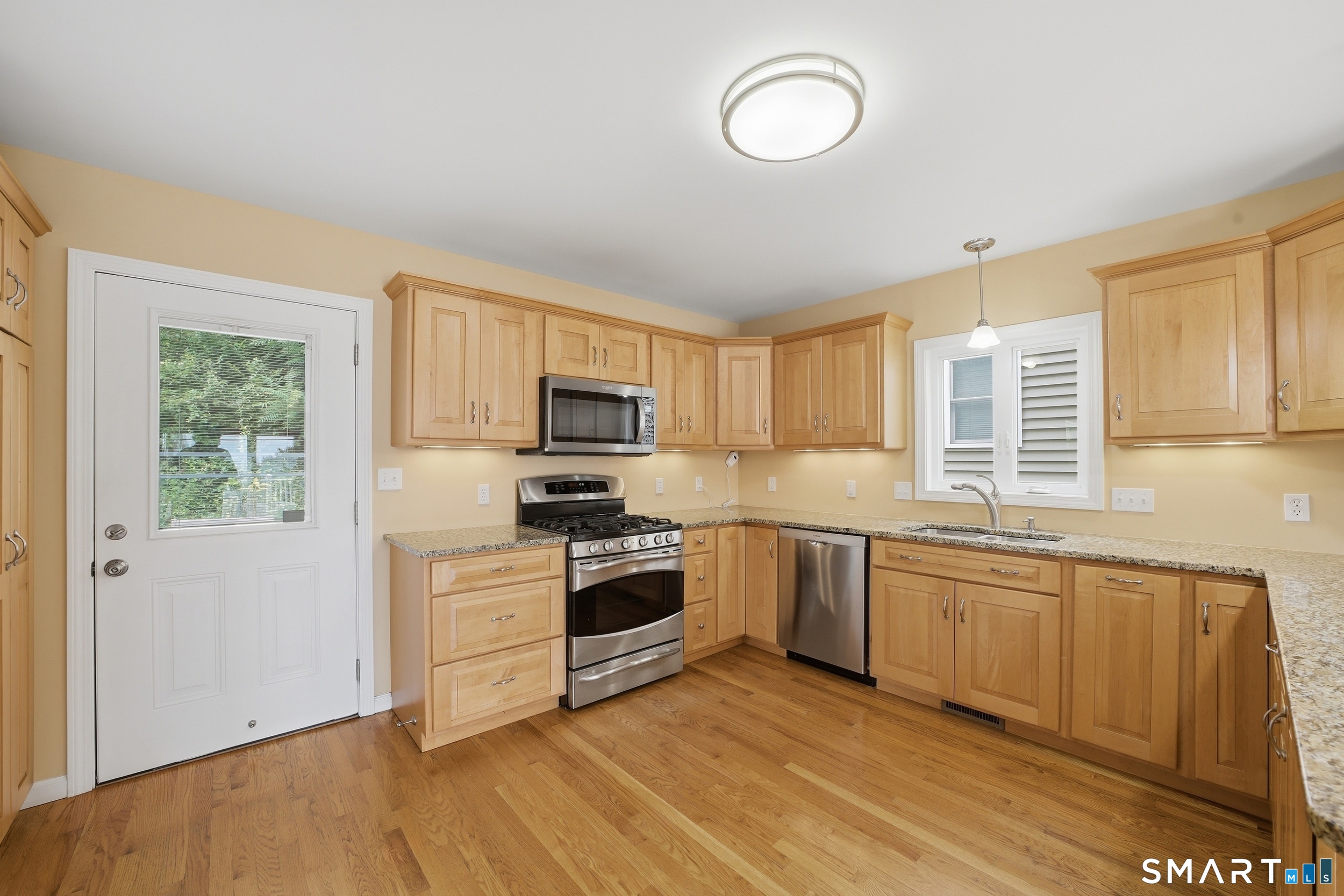 64 Hawthorne Street photo 13