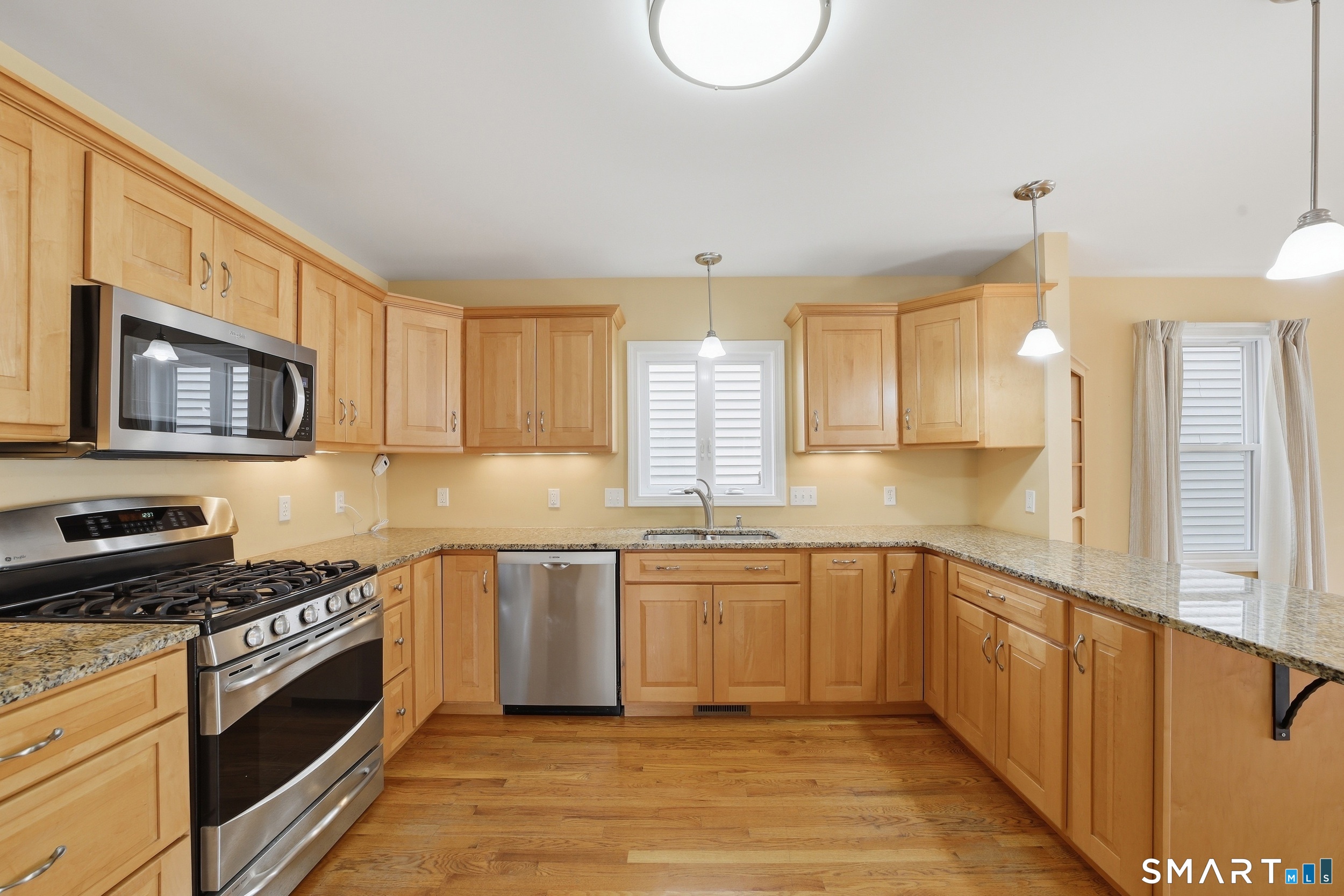 64 Hawthorne Street photo 17