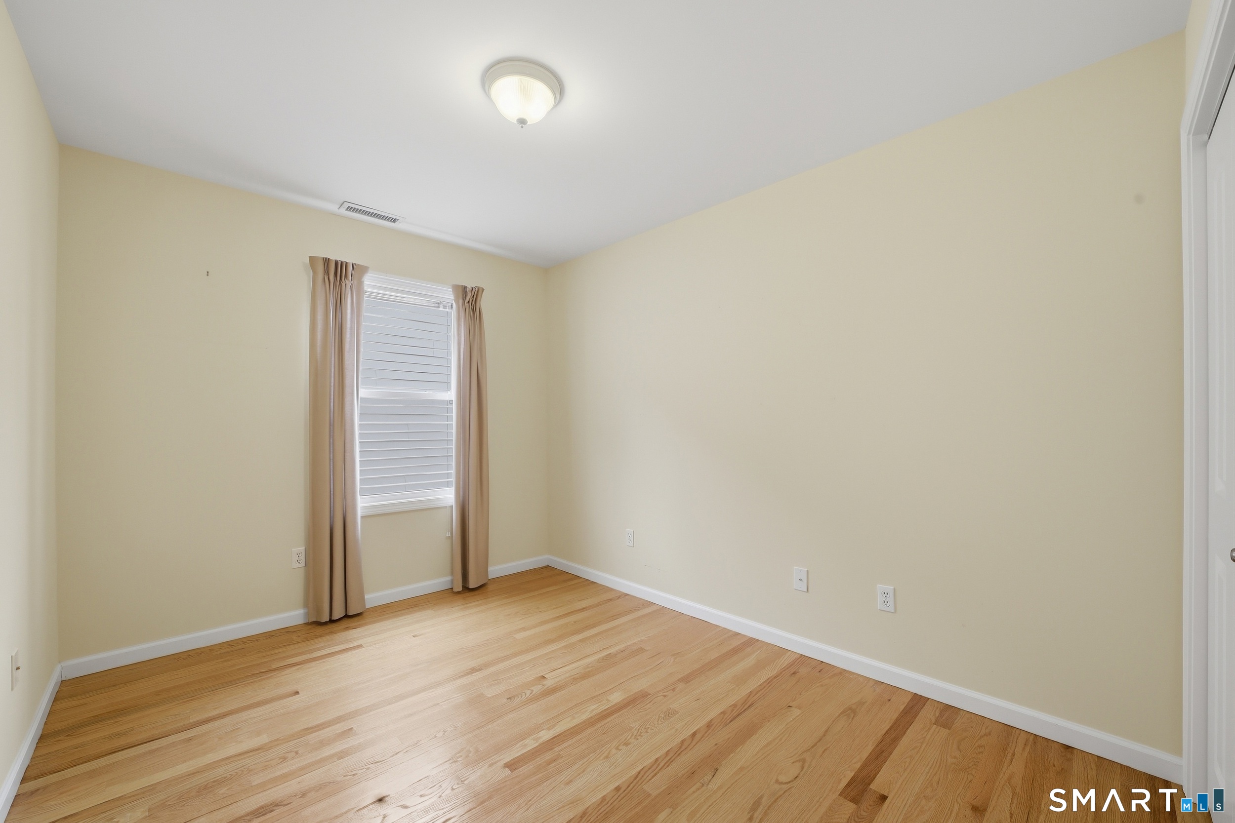 64 Hawthorne Street photo 23