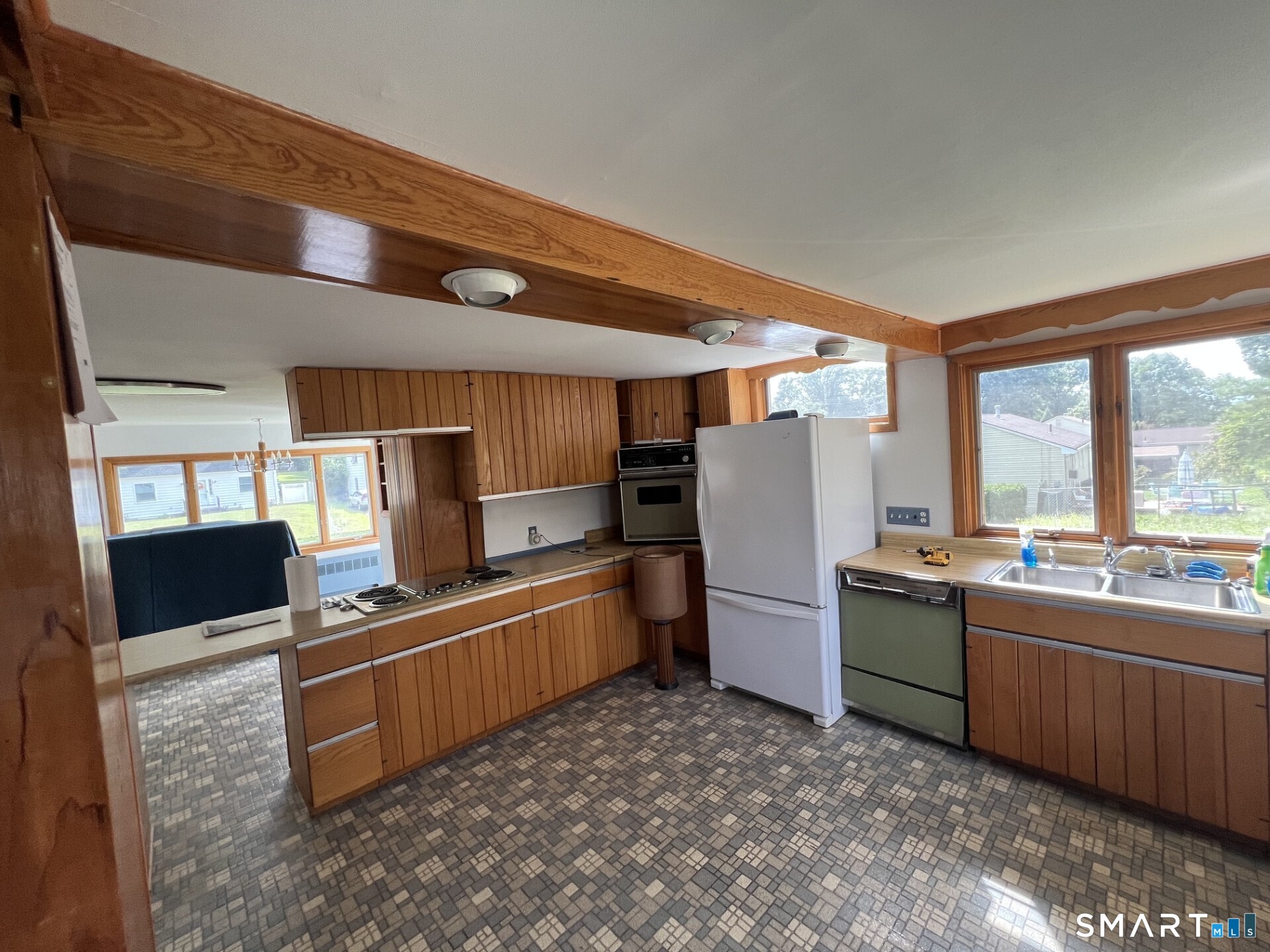 331 Griswold Street photo 8