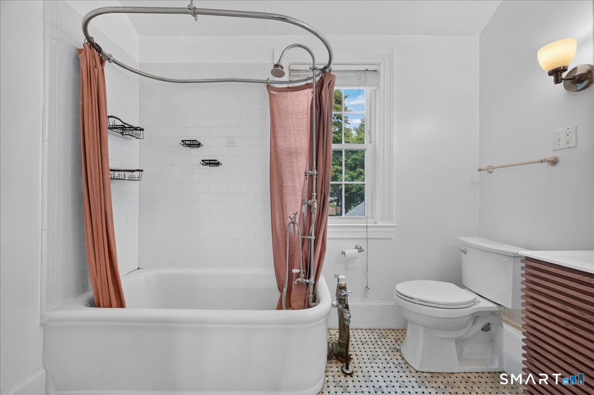 63 Faire Harbour Place, New London, CT 06320