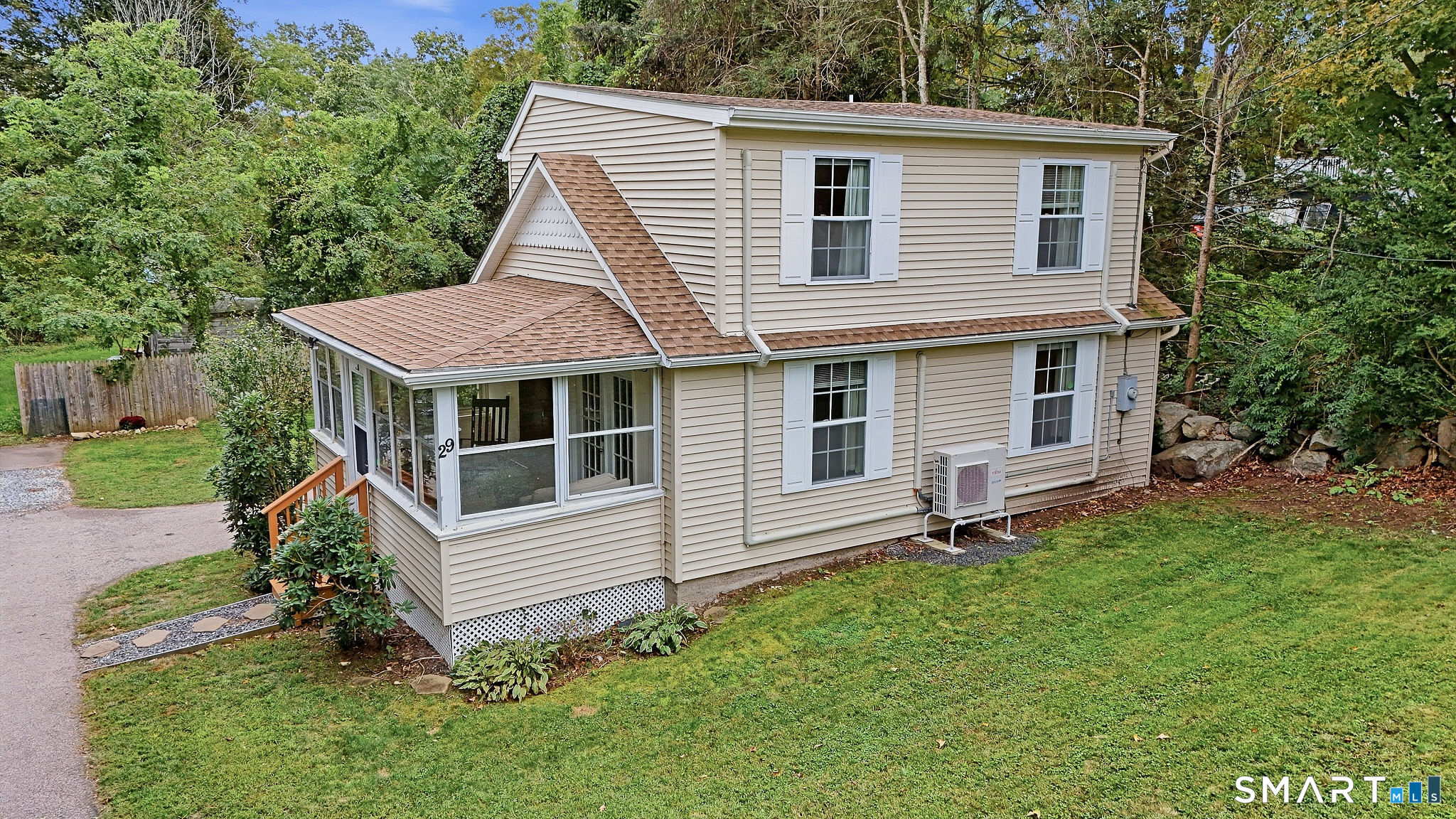 29 Route 27 photo 6