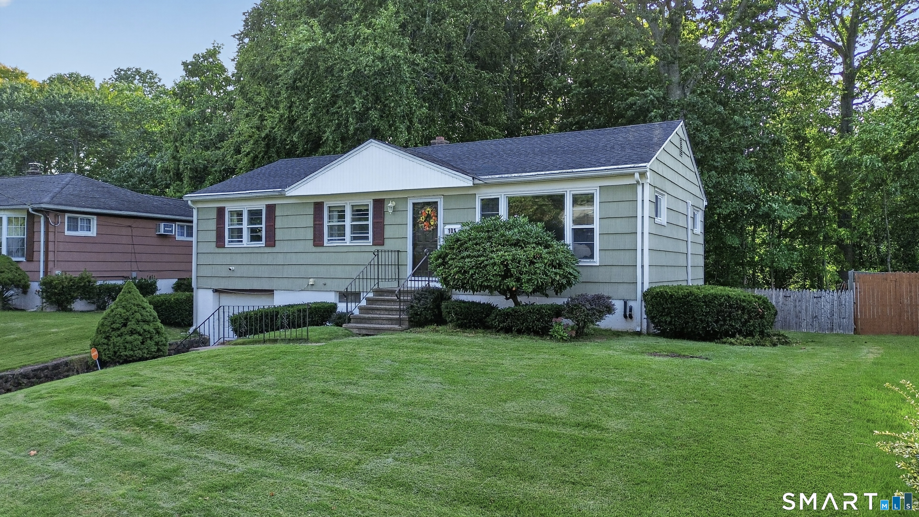 101 Beatrice Drive photo 27