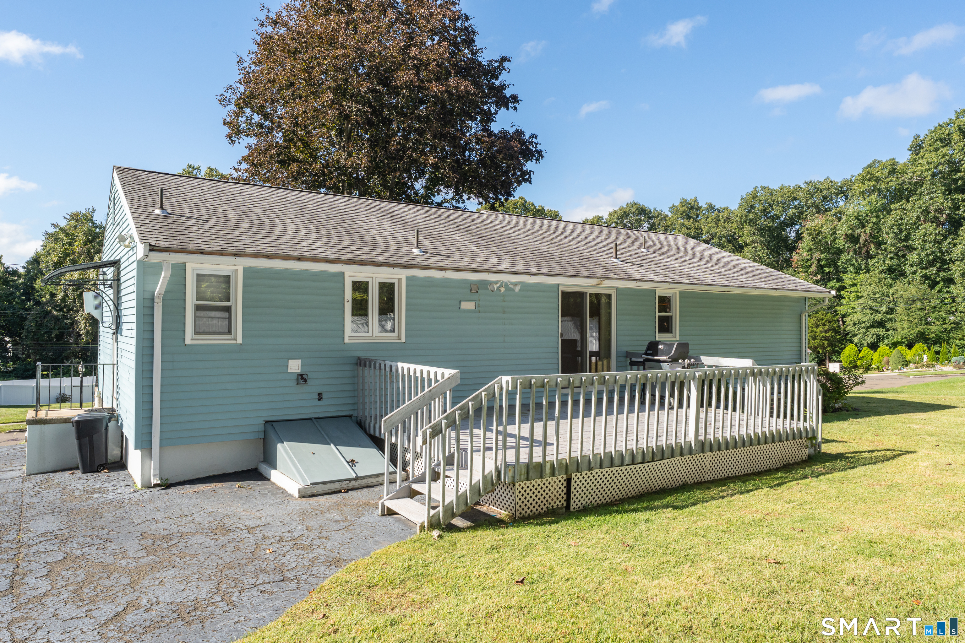 9 Robin Drive photo 32