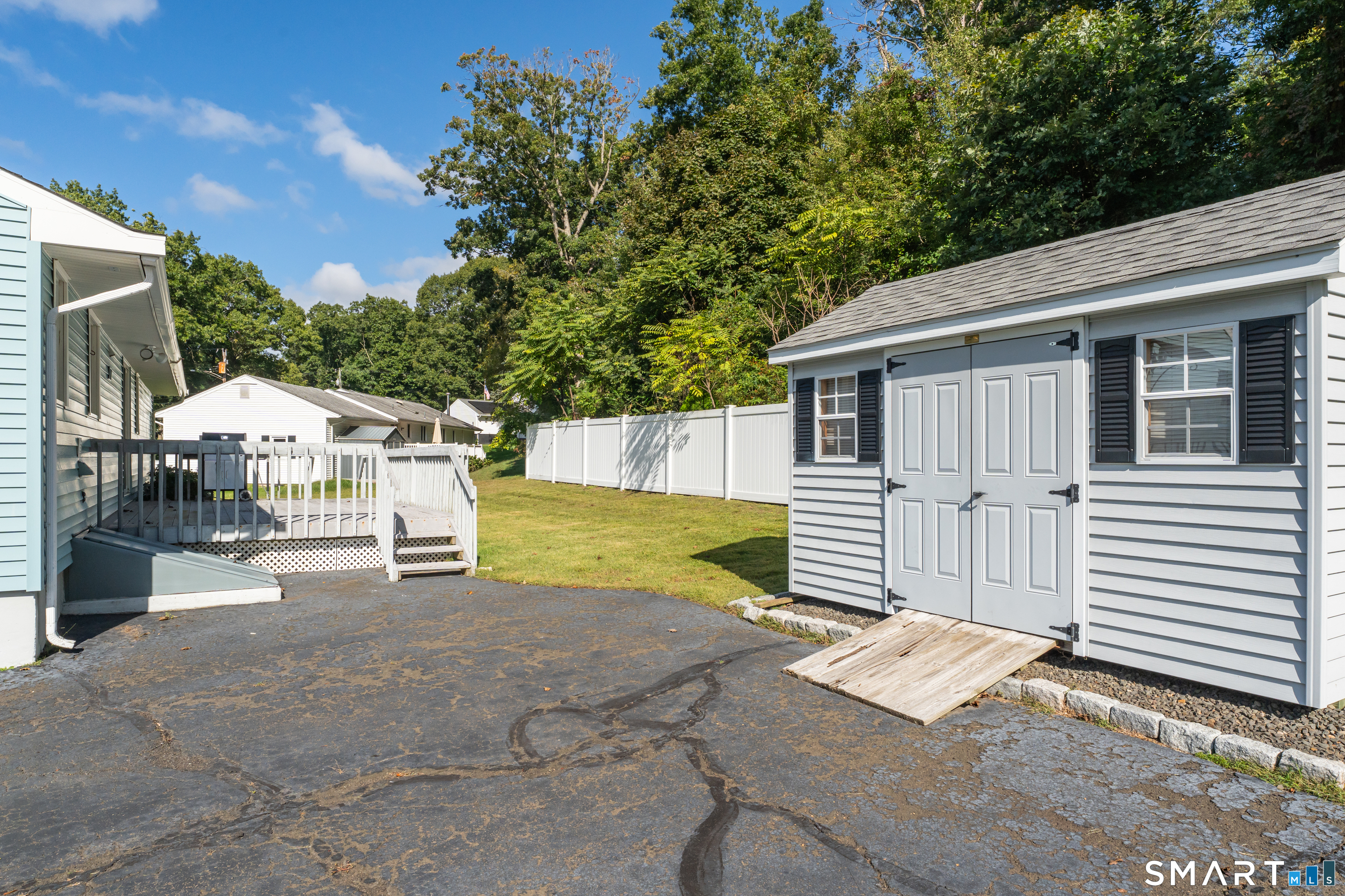 9 Robin Drive photo 34