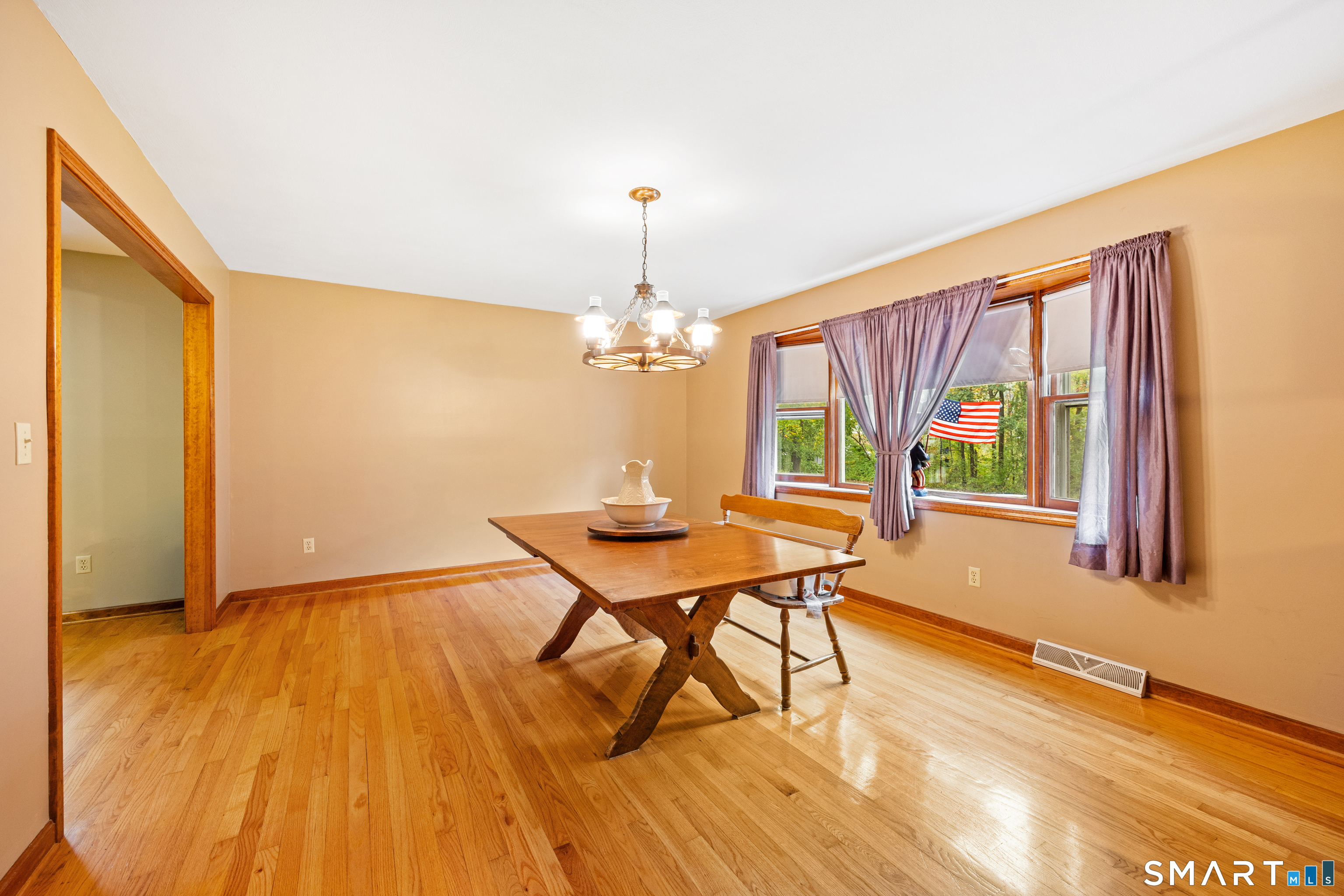 1140 Shepard Avenue photo 10