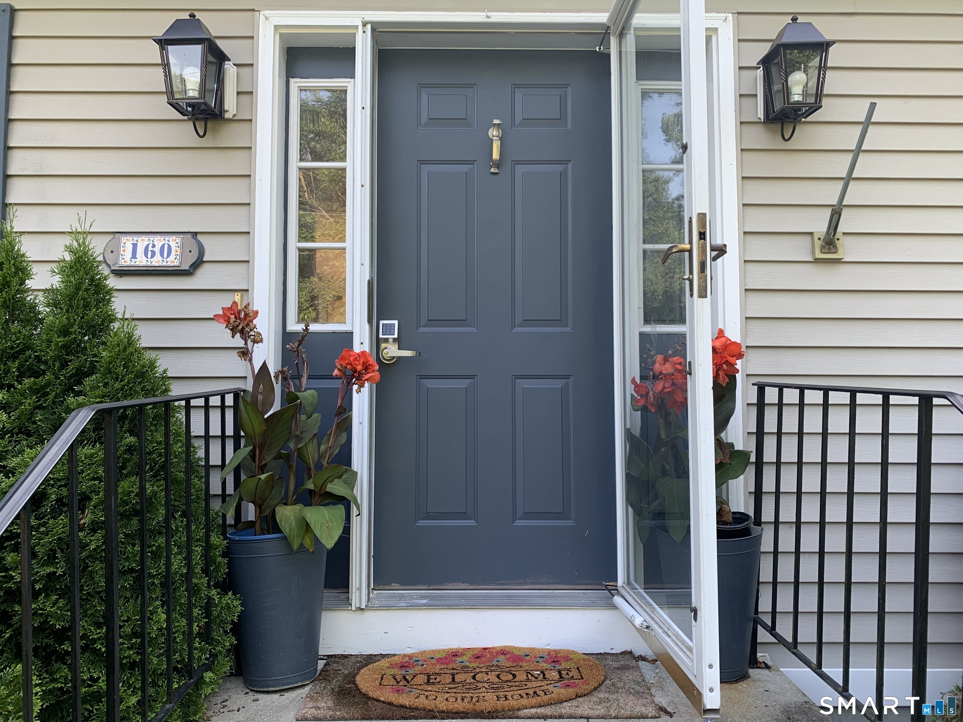 160 Russell Street photo 2