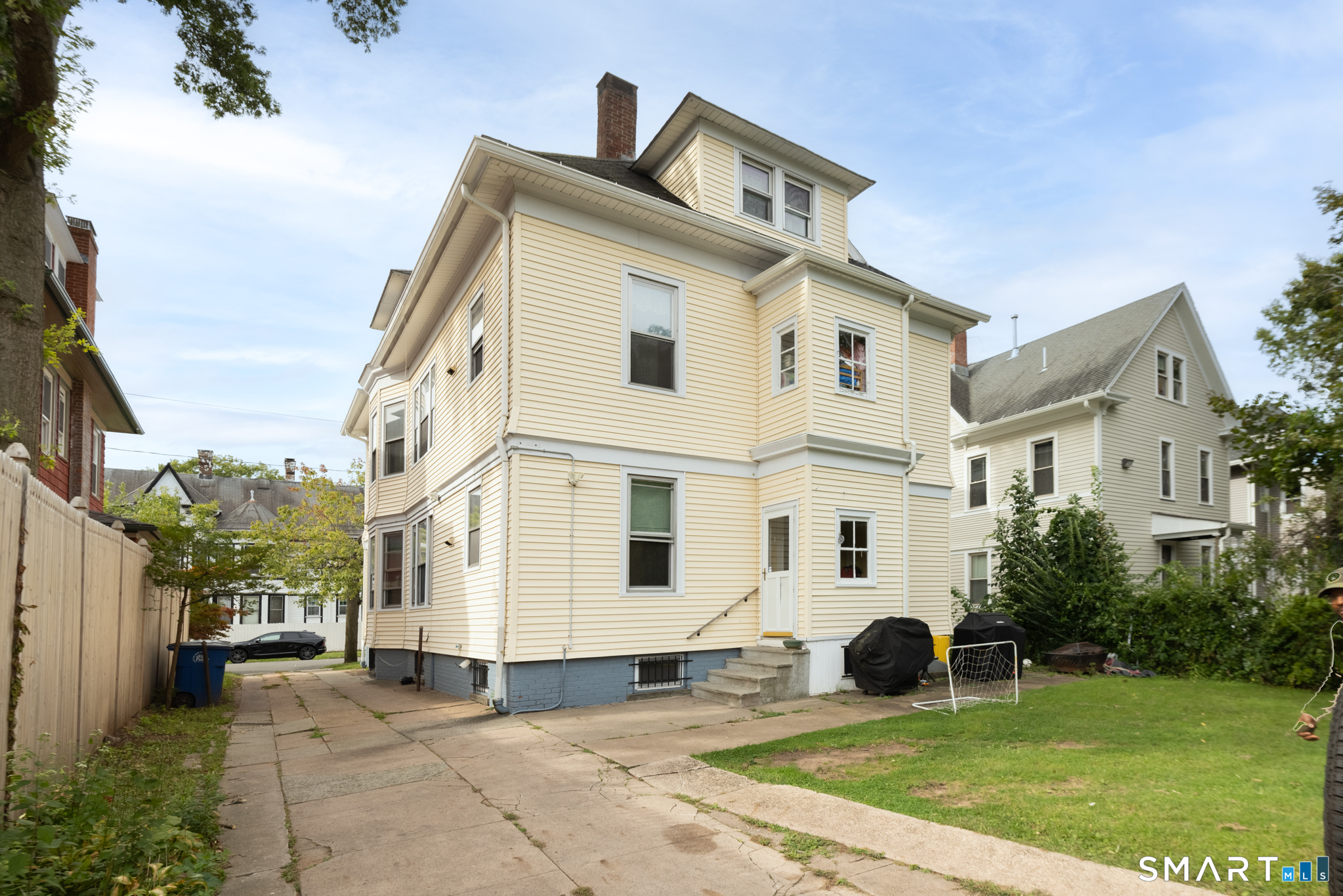 181 Maple Street photo 36
