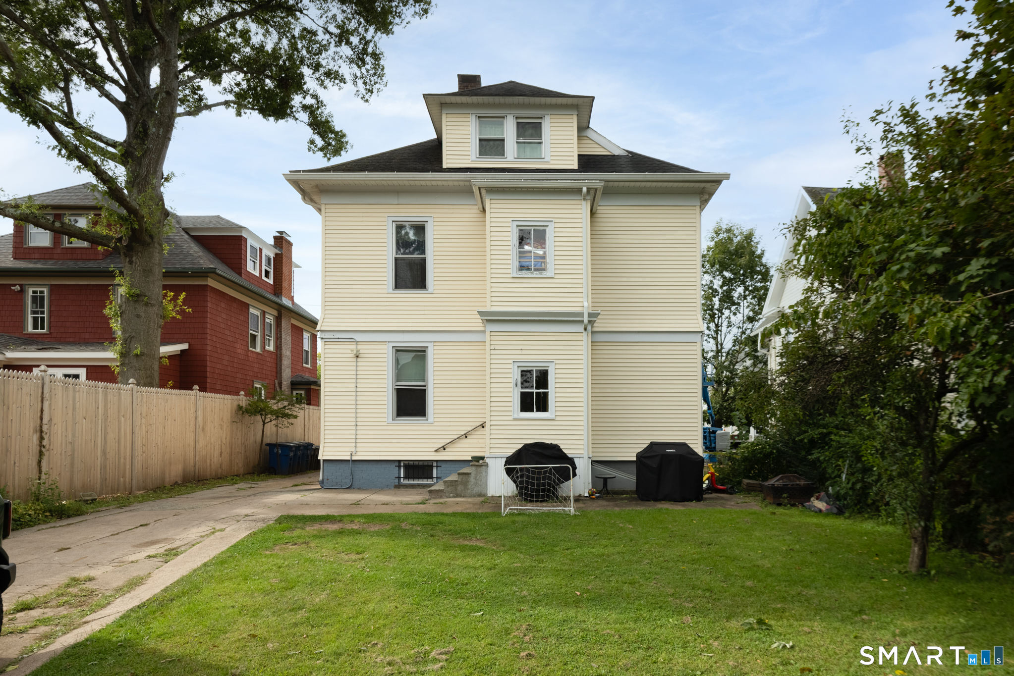 181 Maple Street photo 37