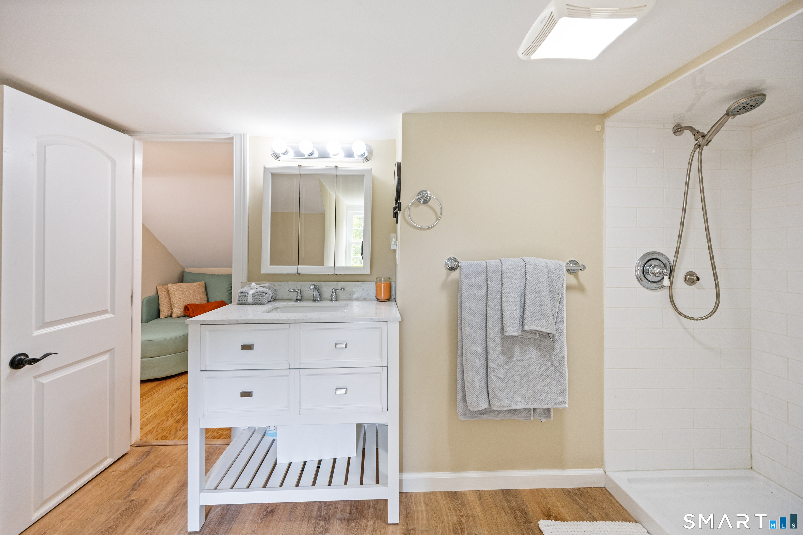 20 Hydelor Avenue photo 28