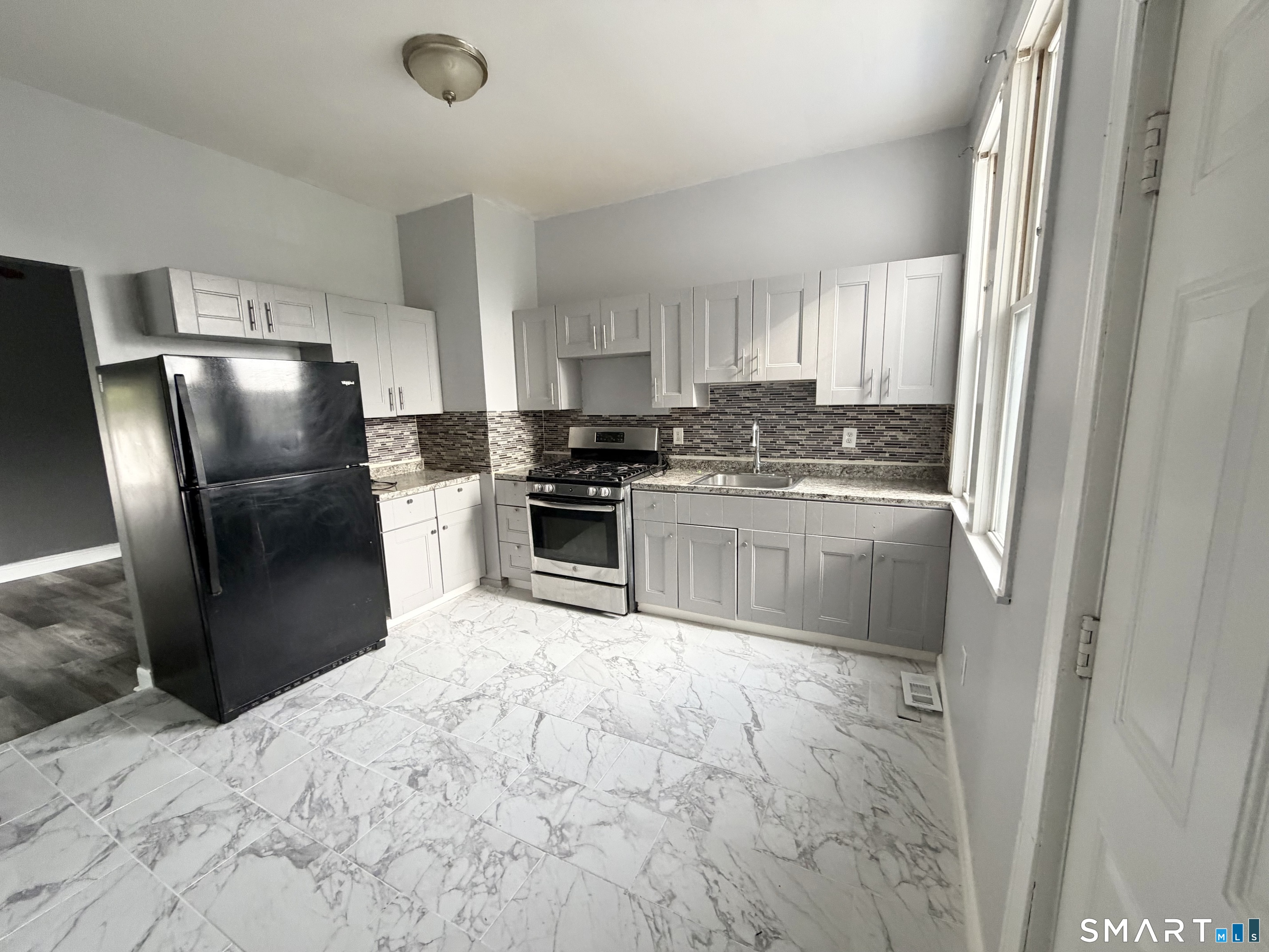 136 Washington Terrace photo 3