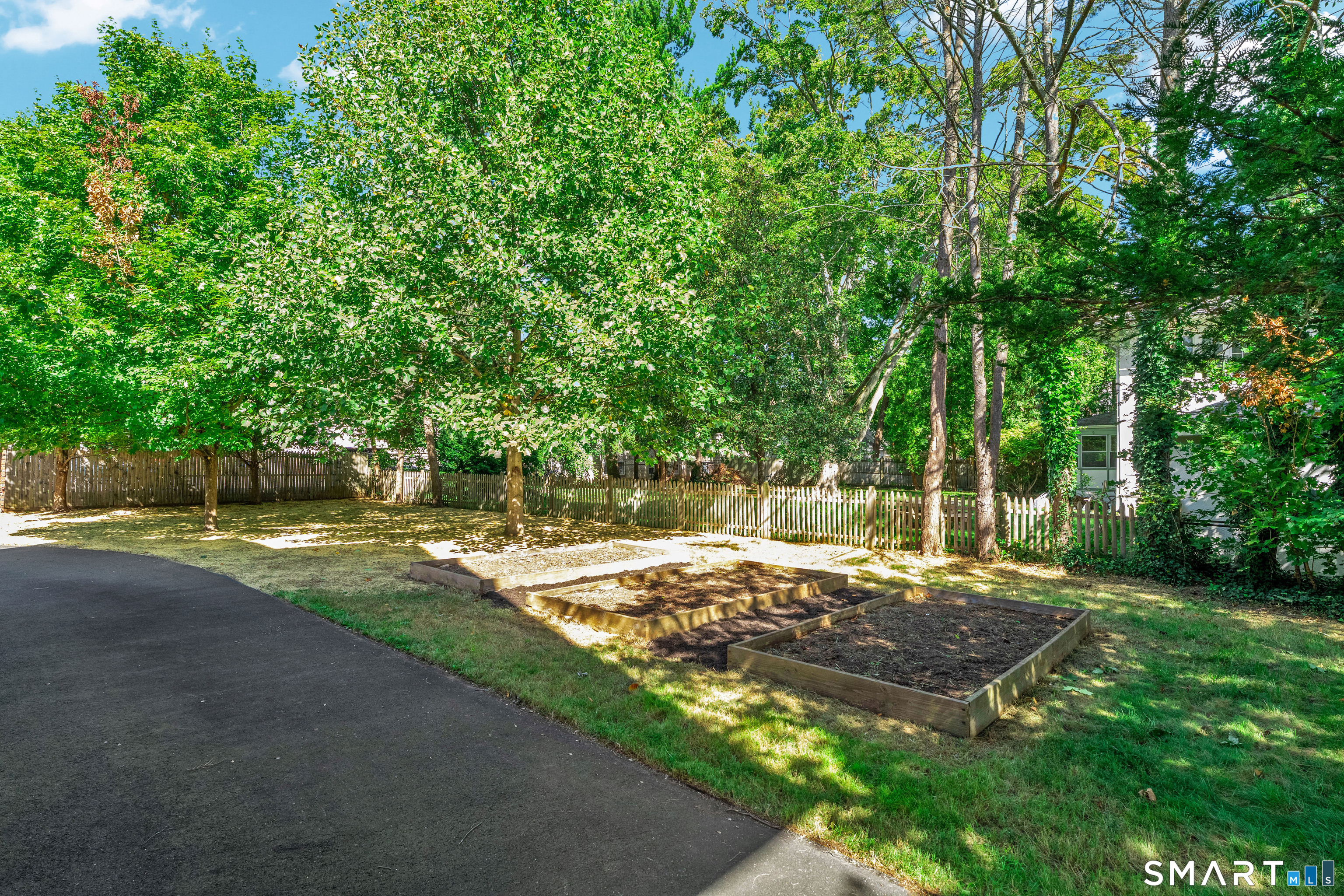 352 McKinley Avenue photo 31