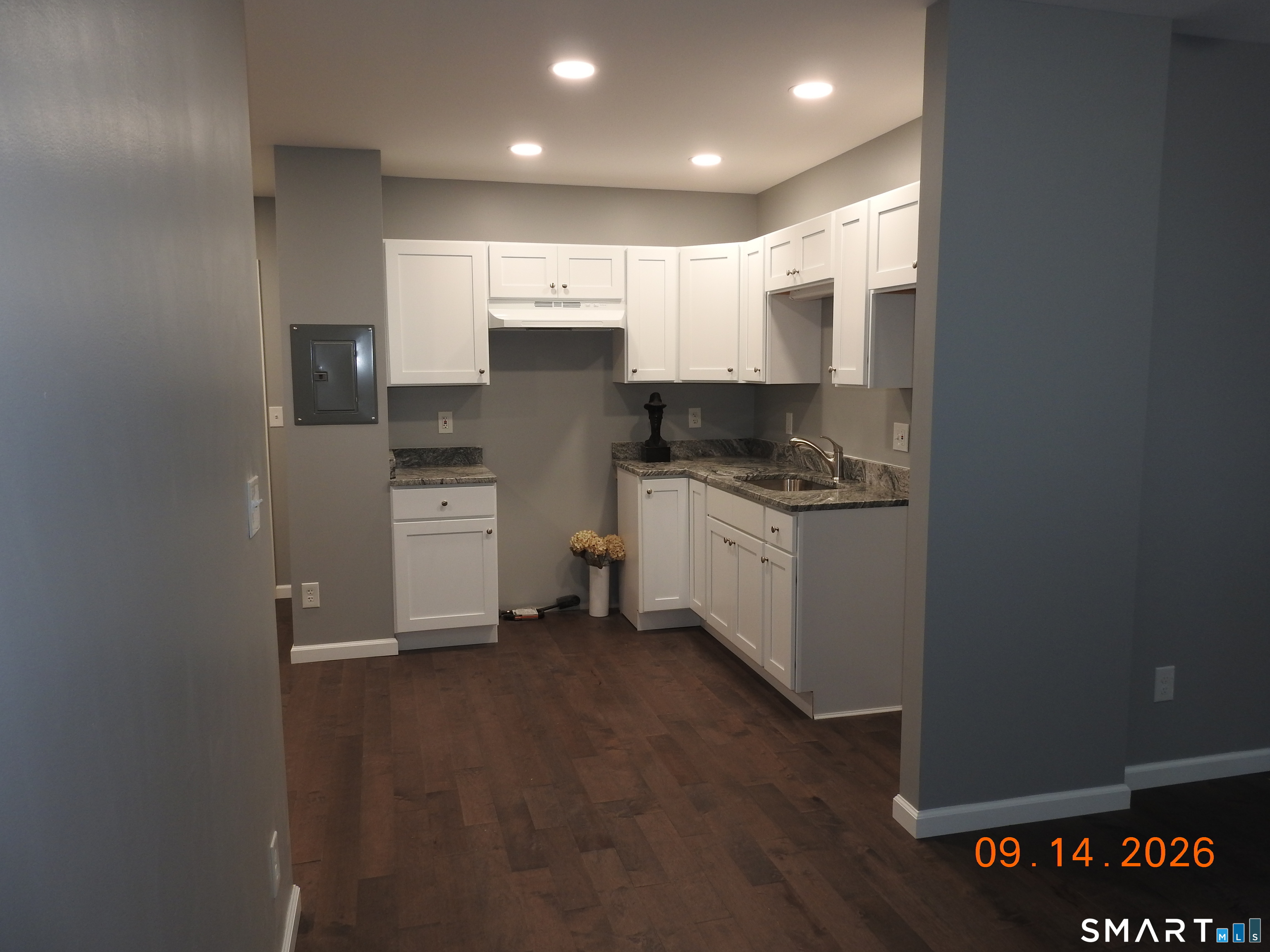1565 Chapel Street photo 20