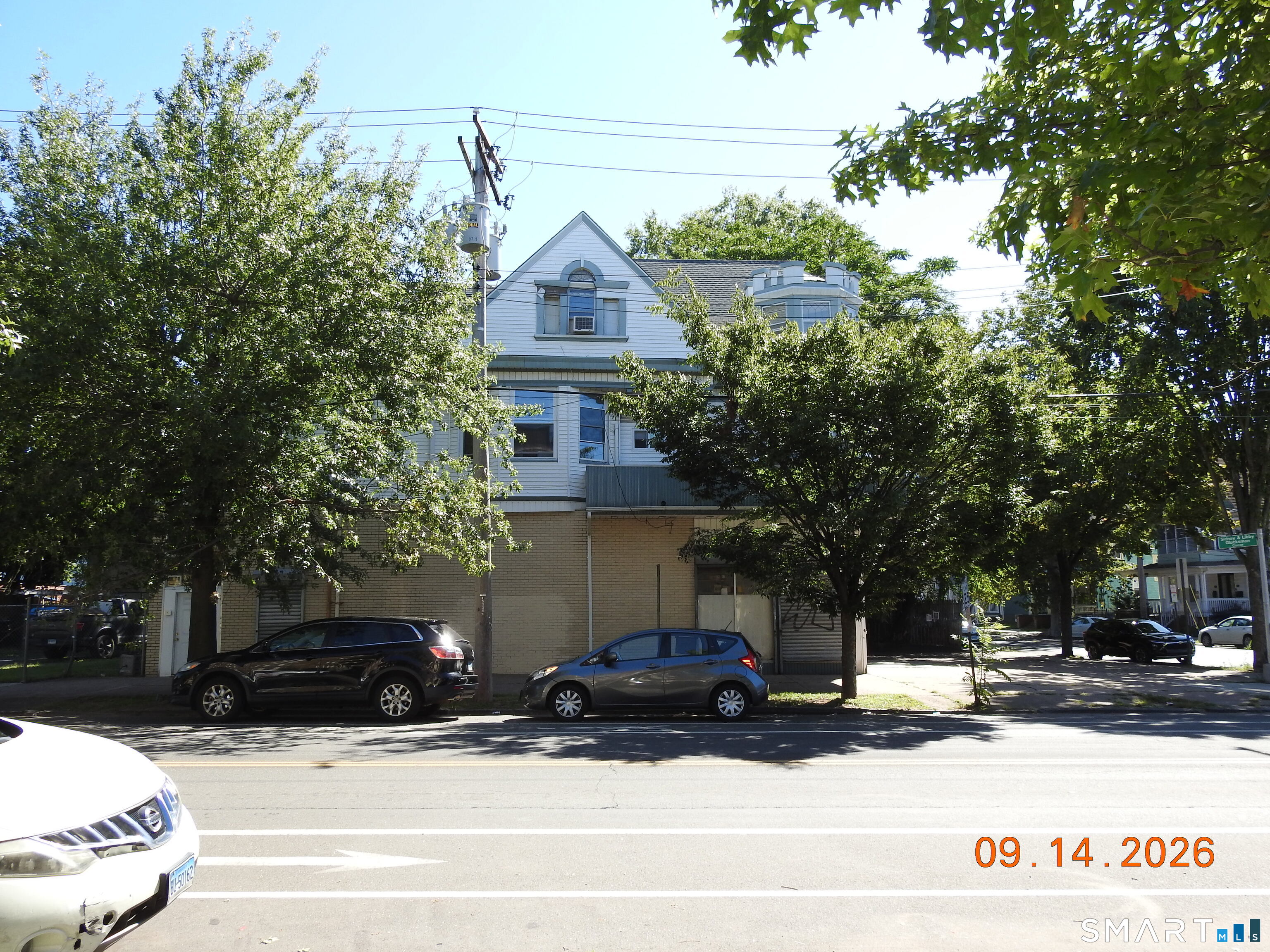 1565 Chapel Street photo 28