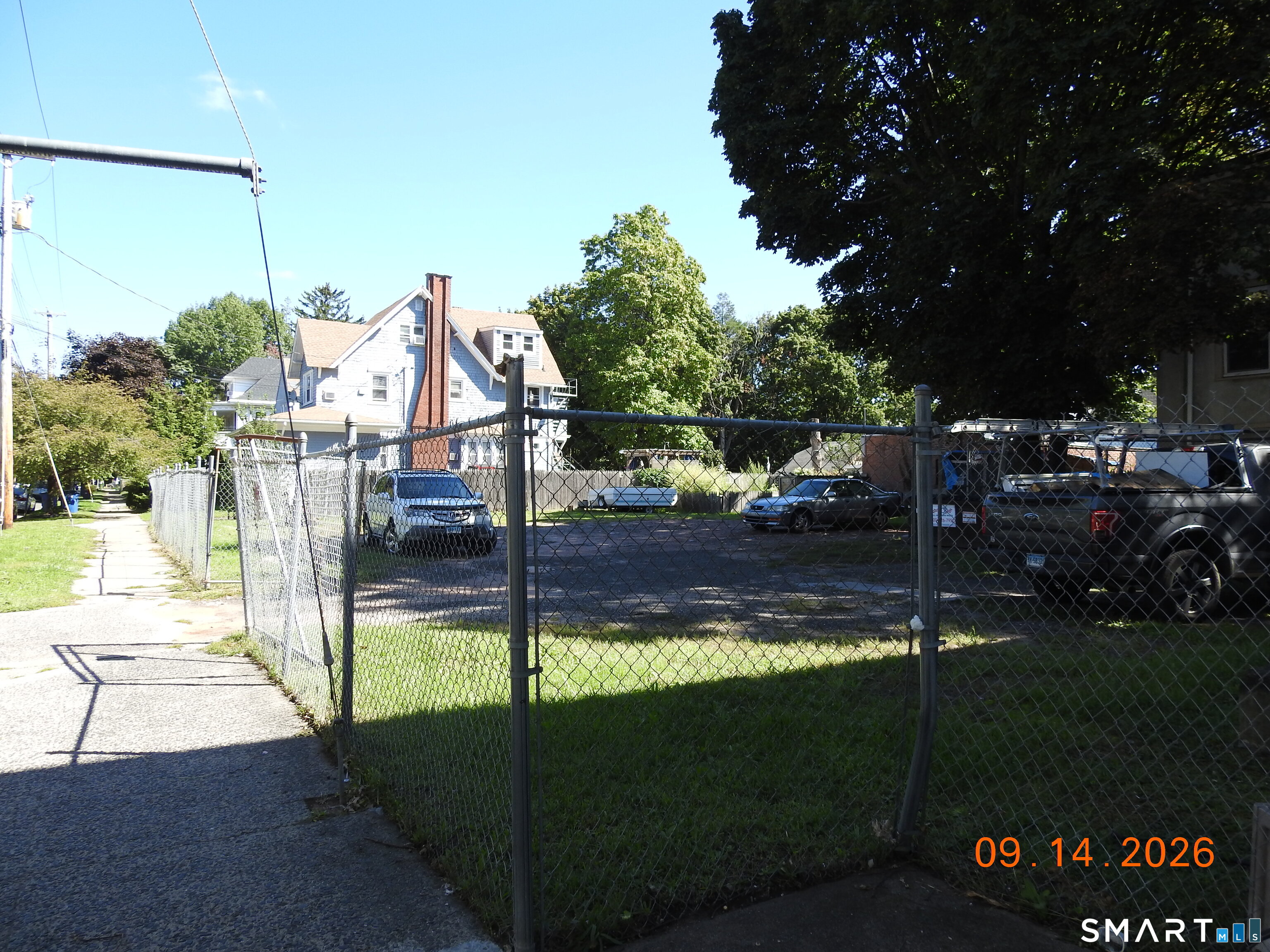 1565 Chapel Street photo 29