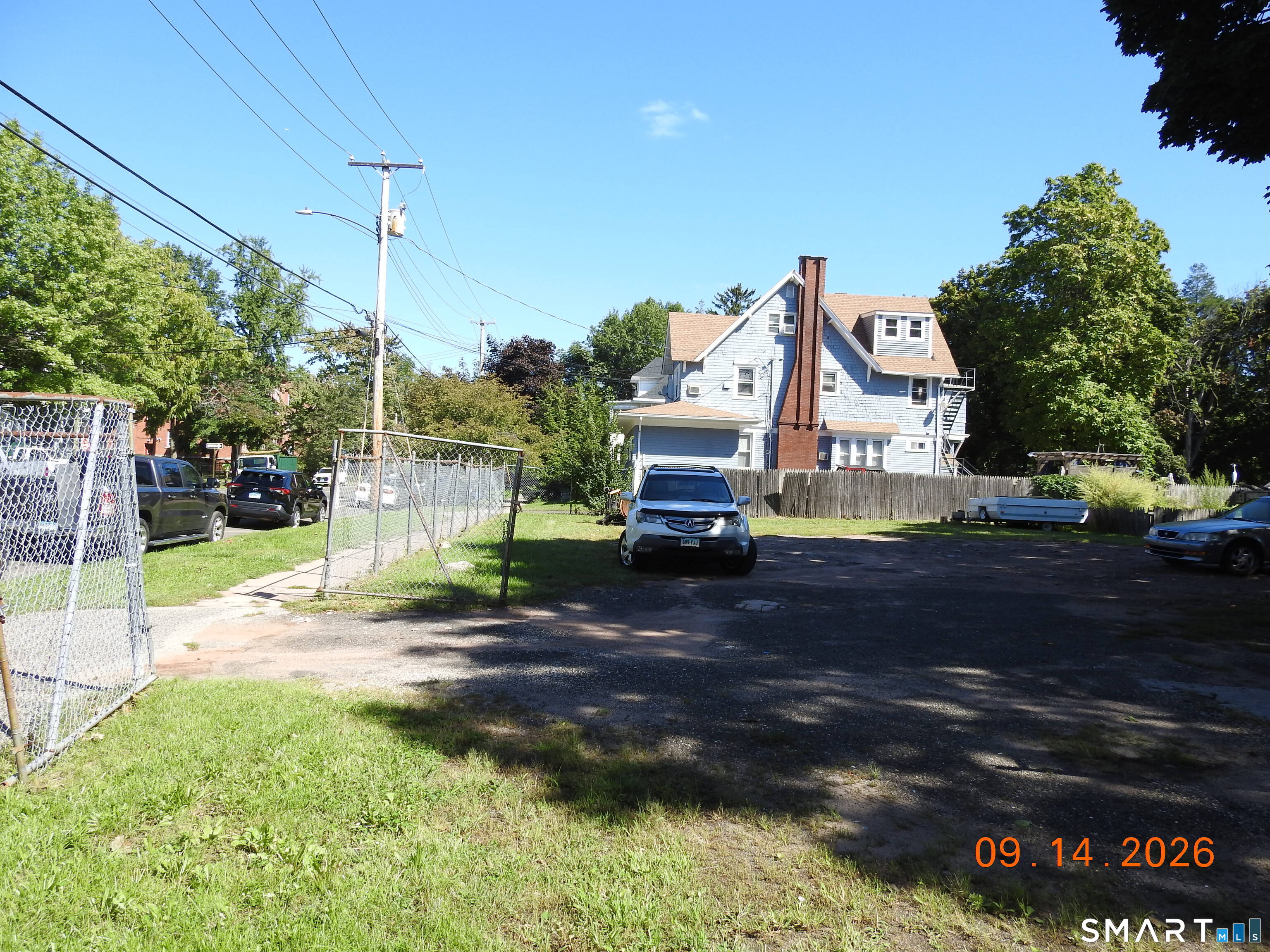 1565 Chapel Street photo 31