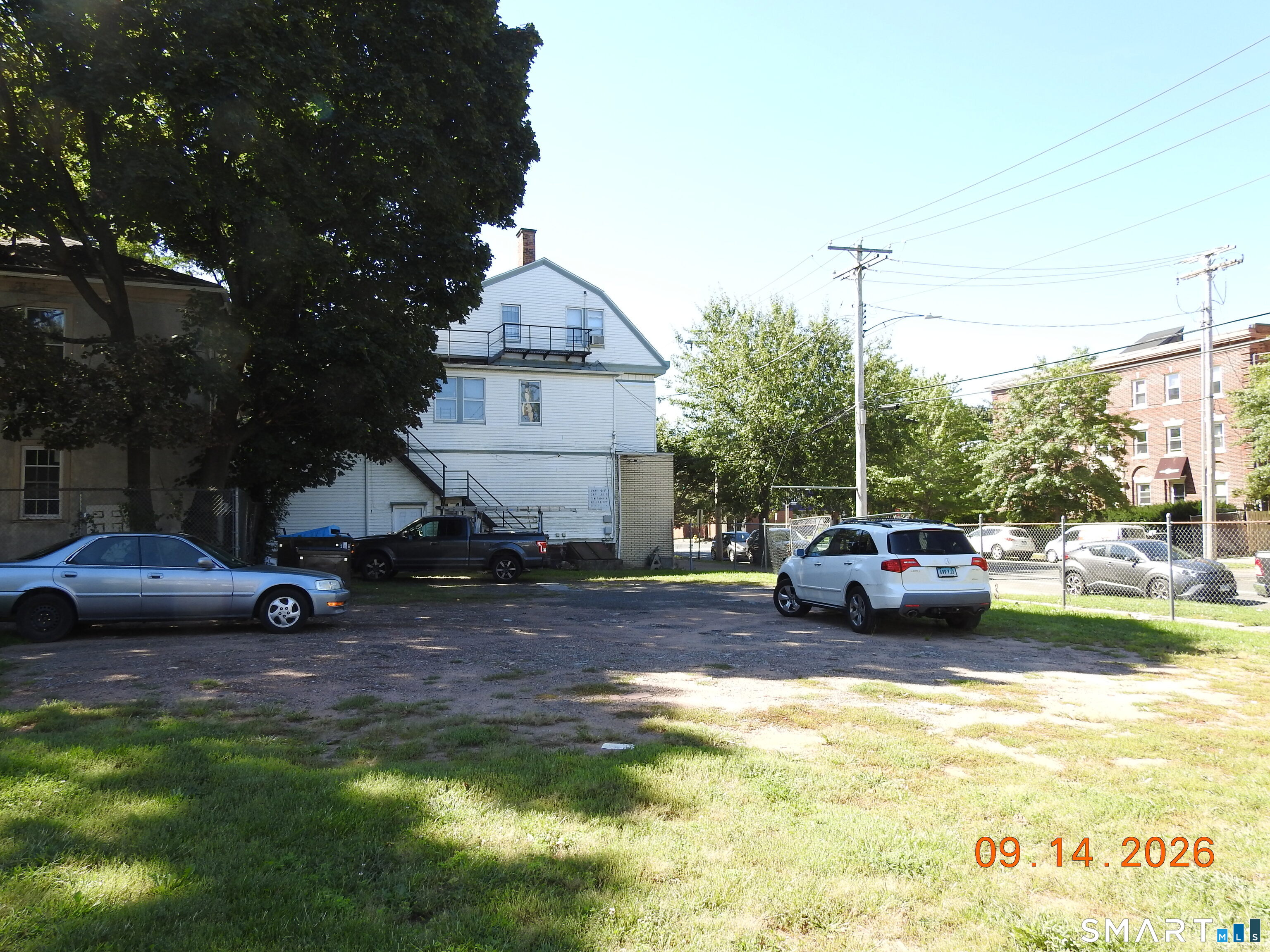 1565 Chapel Street photo 34