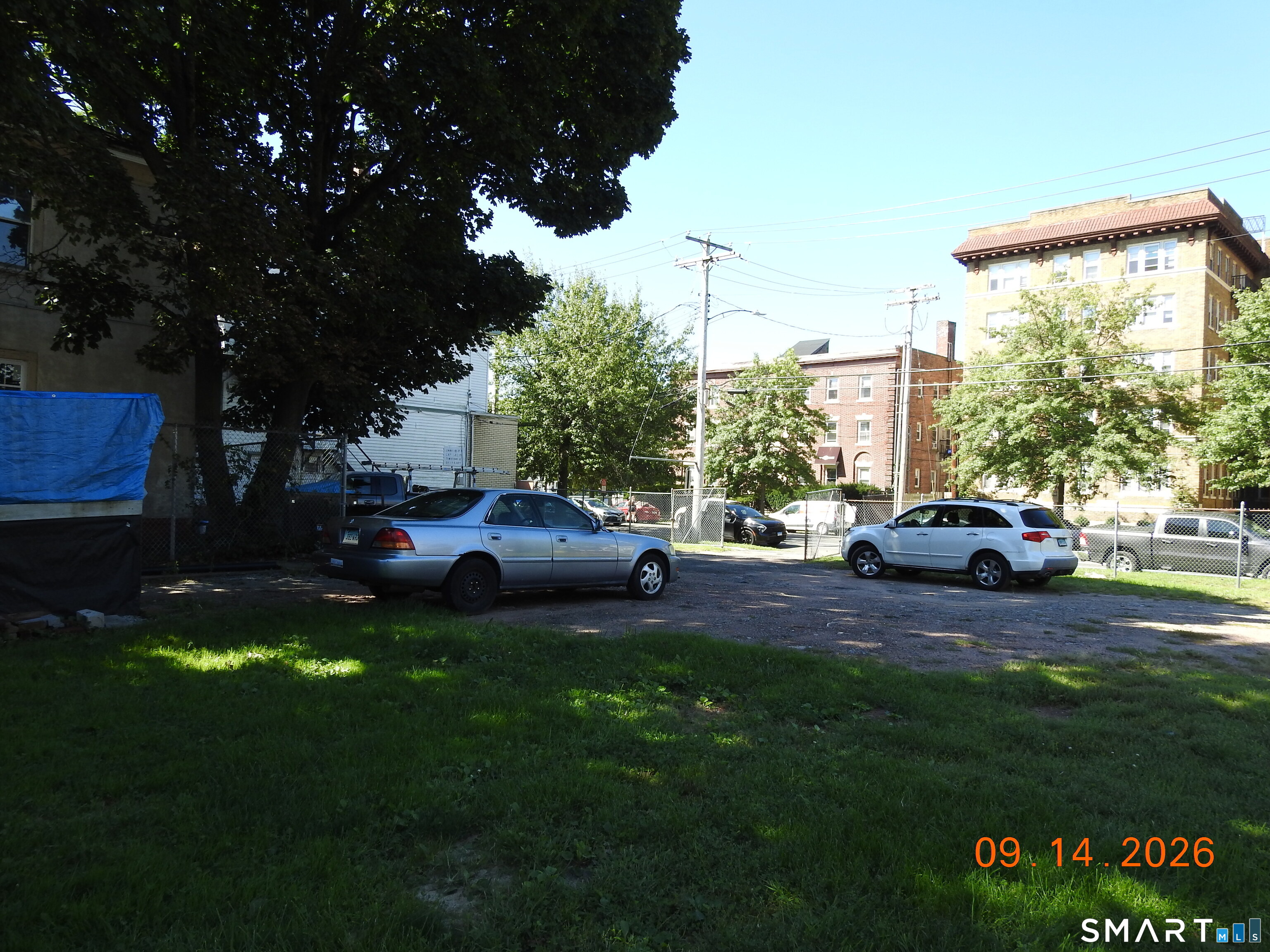 1565 Chapel Street photo 35