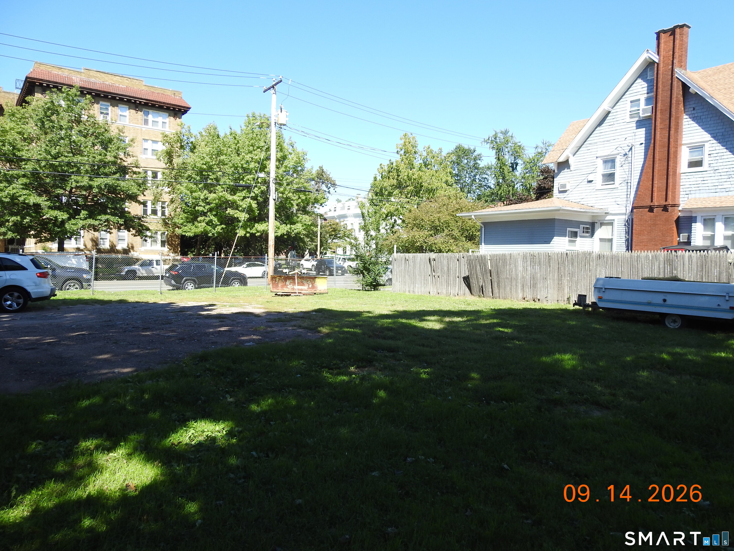 1565 Chapel Street photo 36