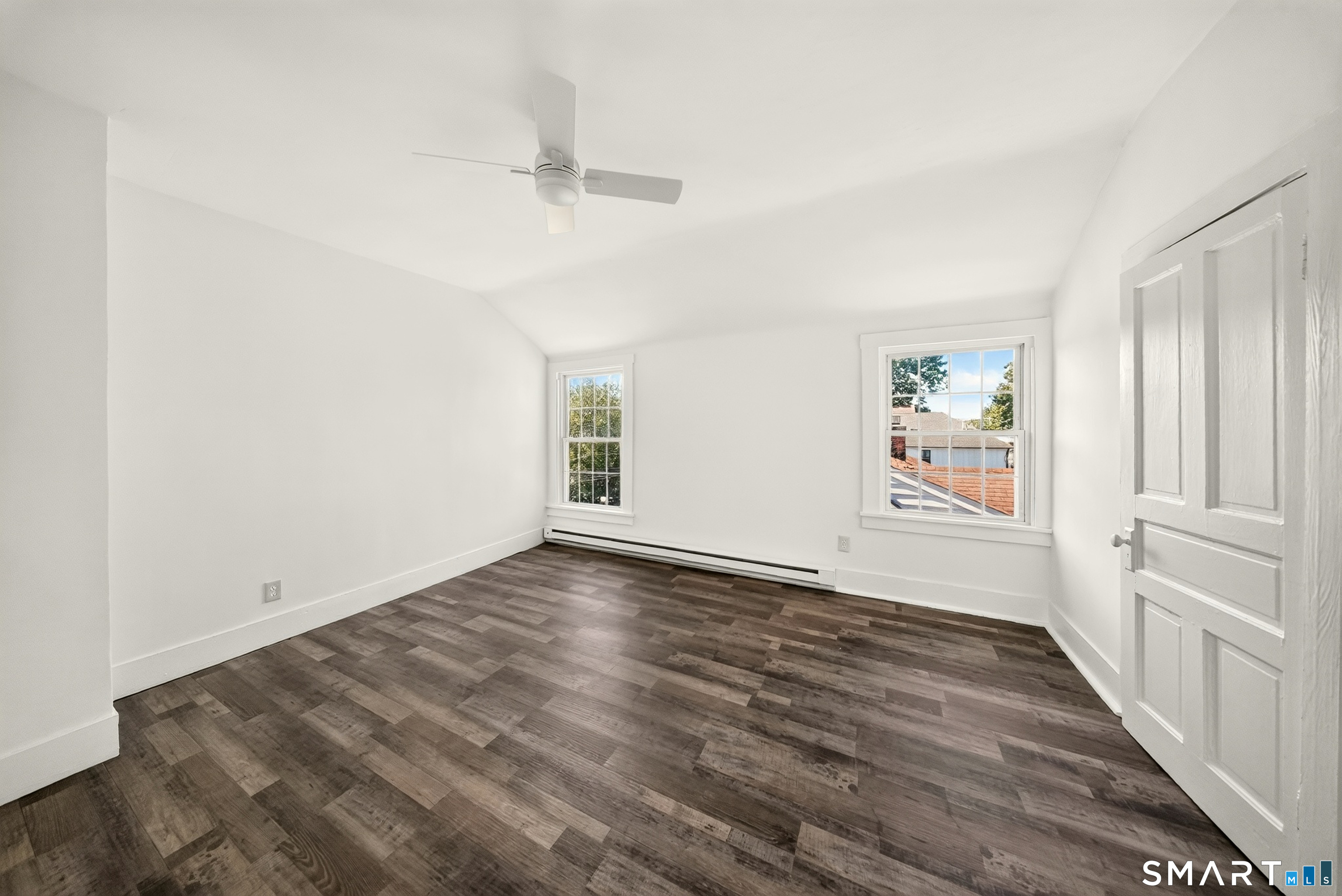 42-46 Hanford Avenue photo 9
