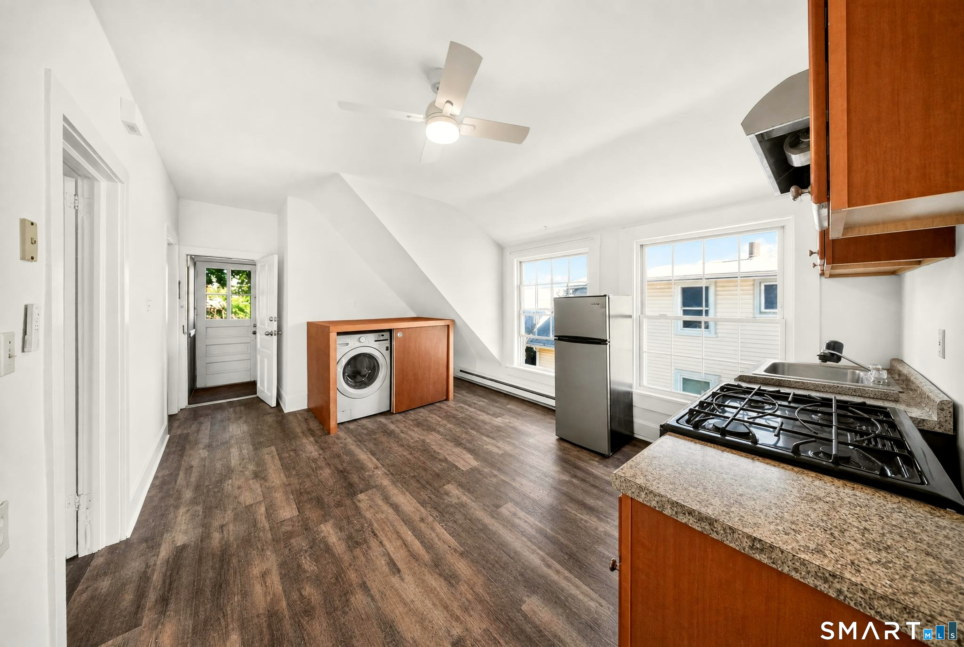 42-46 Hanford Avenue photo 3