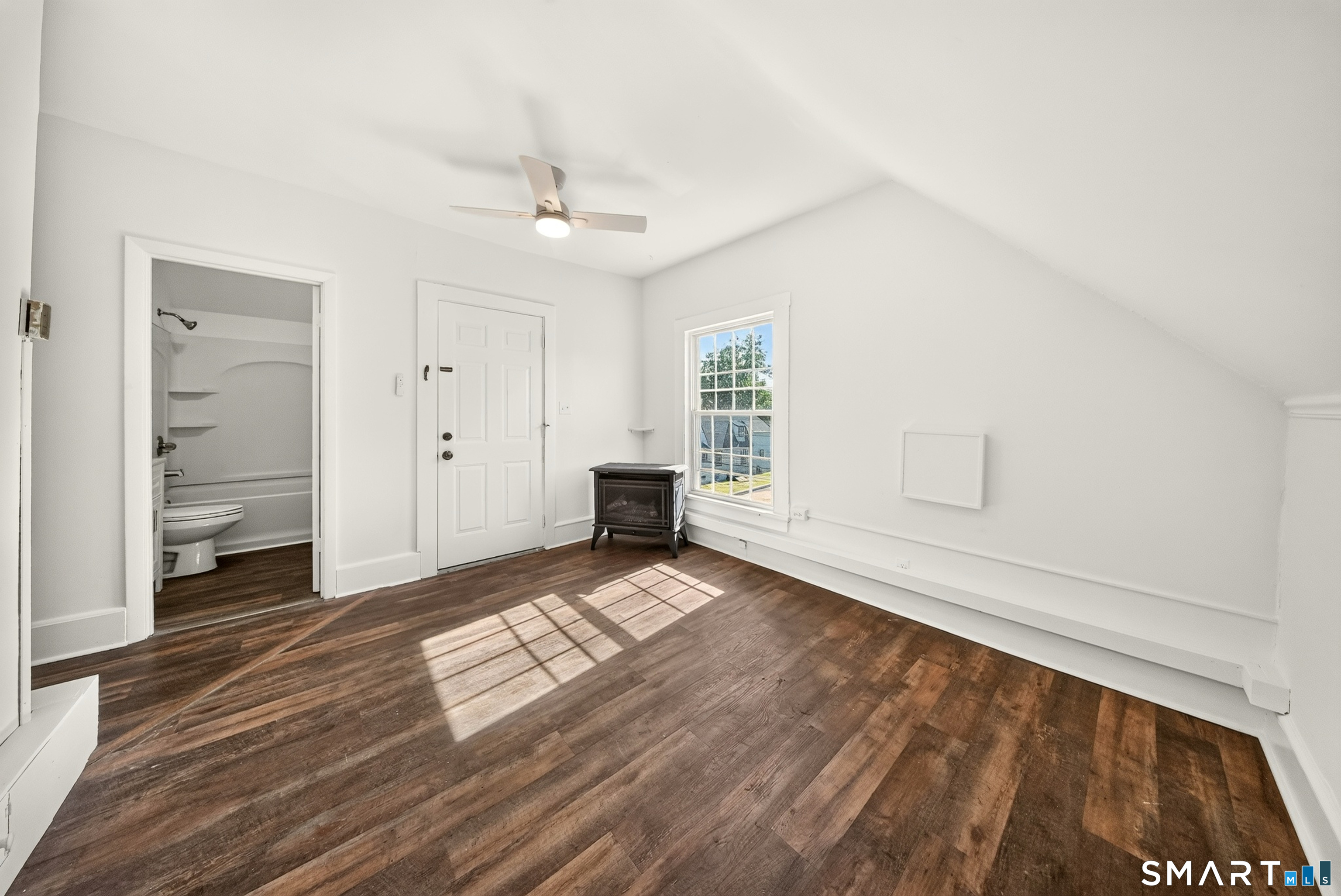 42-46 Hanford Avenue photo 7