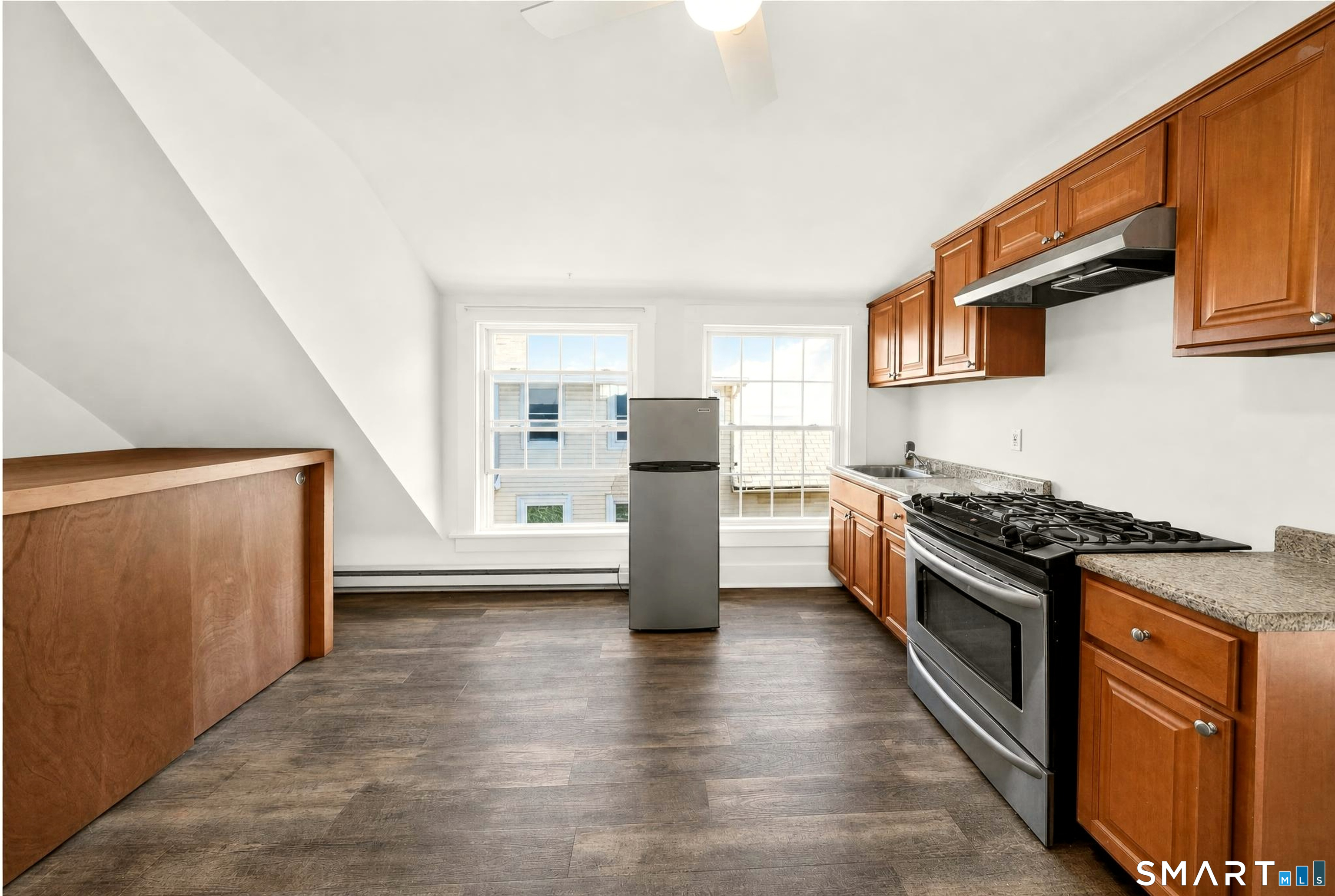 42-46 Hanford Avenue photo 4