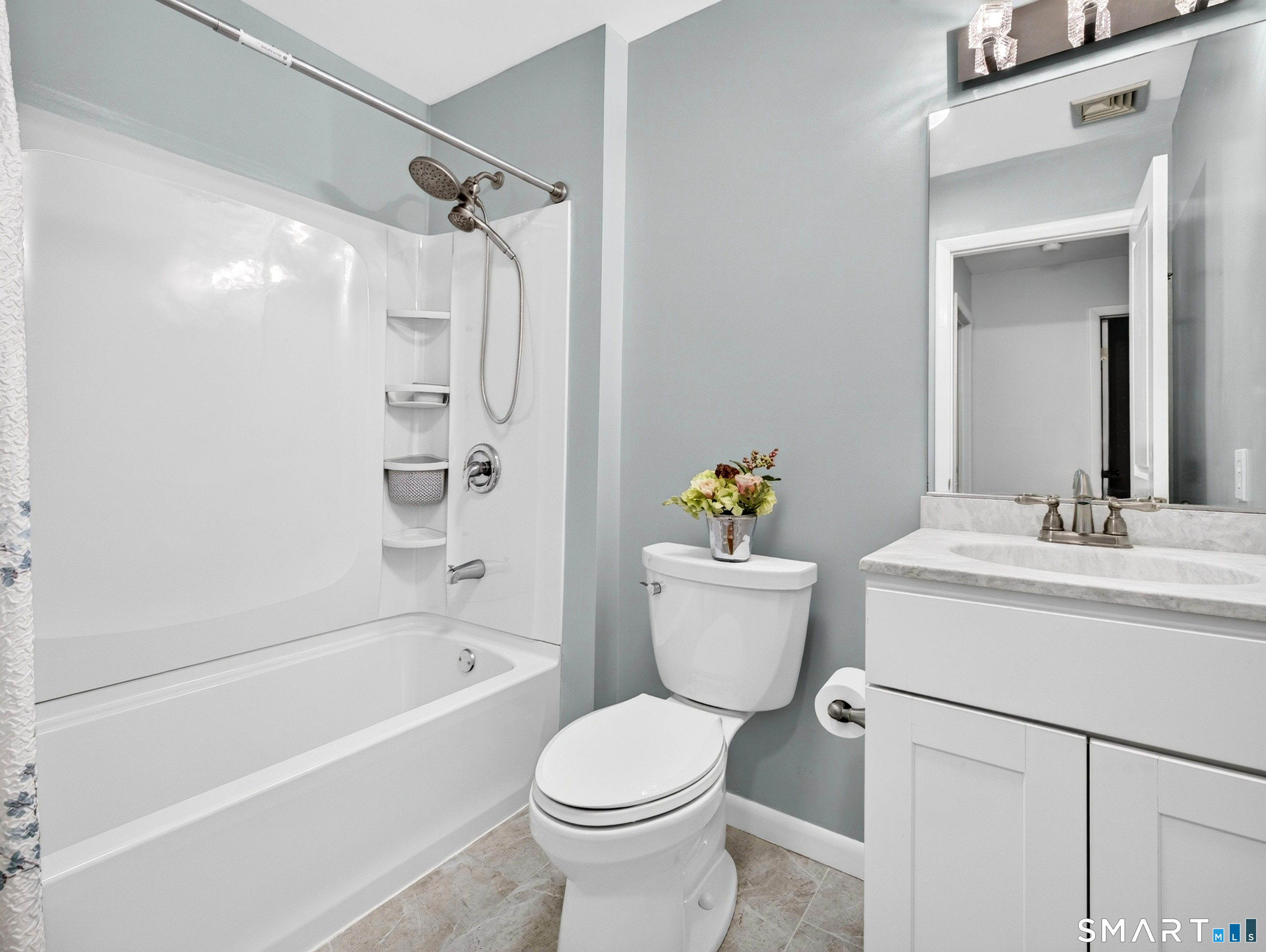 UPPER LEVEL HALLWAY BATH 
