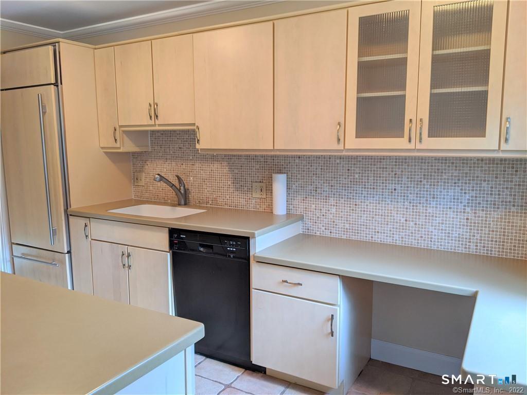 593 Heritage Village Unit #E photo 2