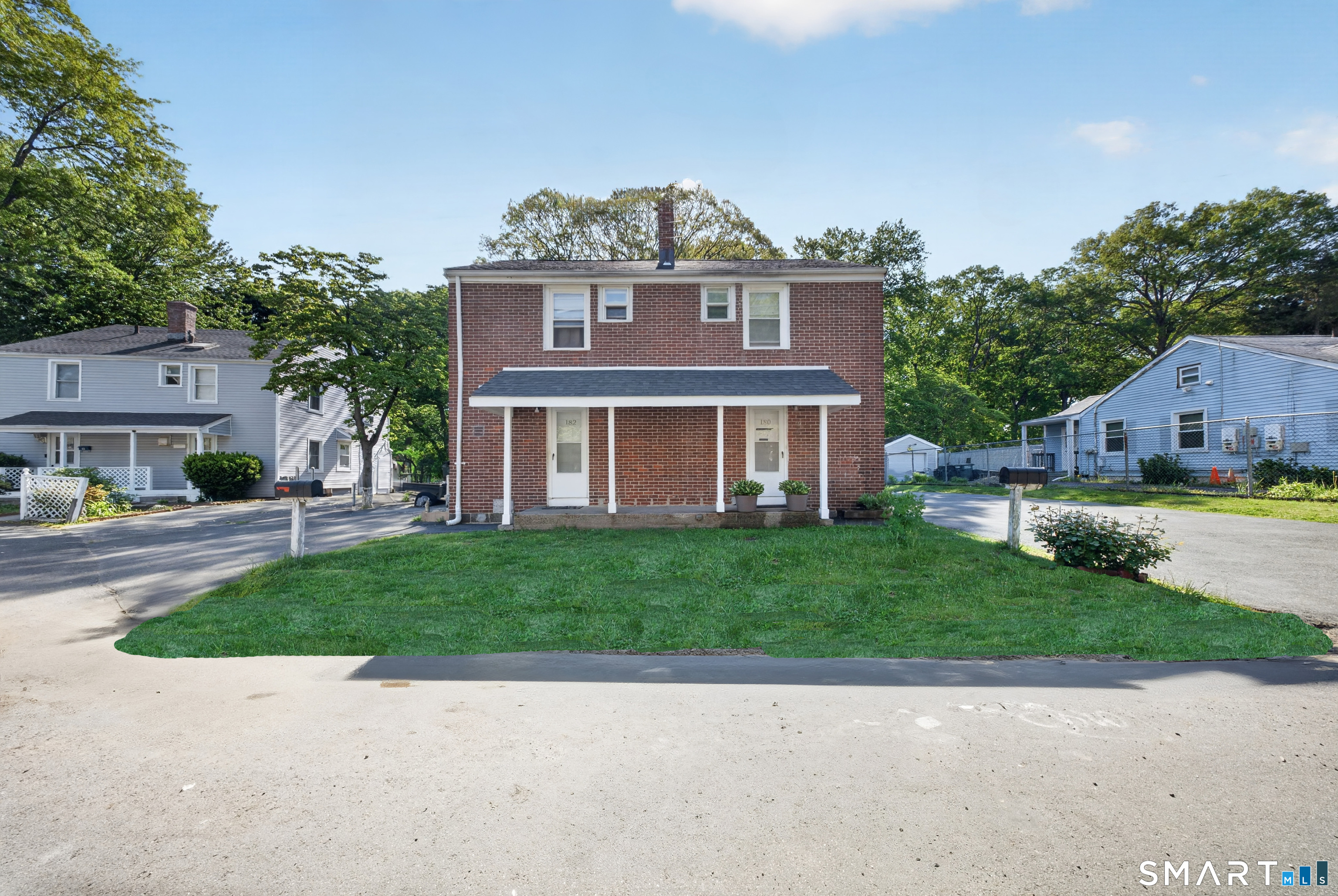 180 Dupont Place photo 13
