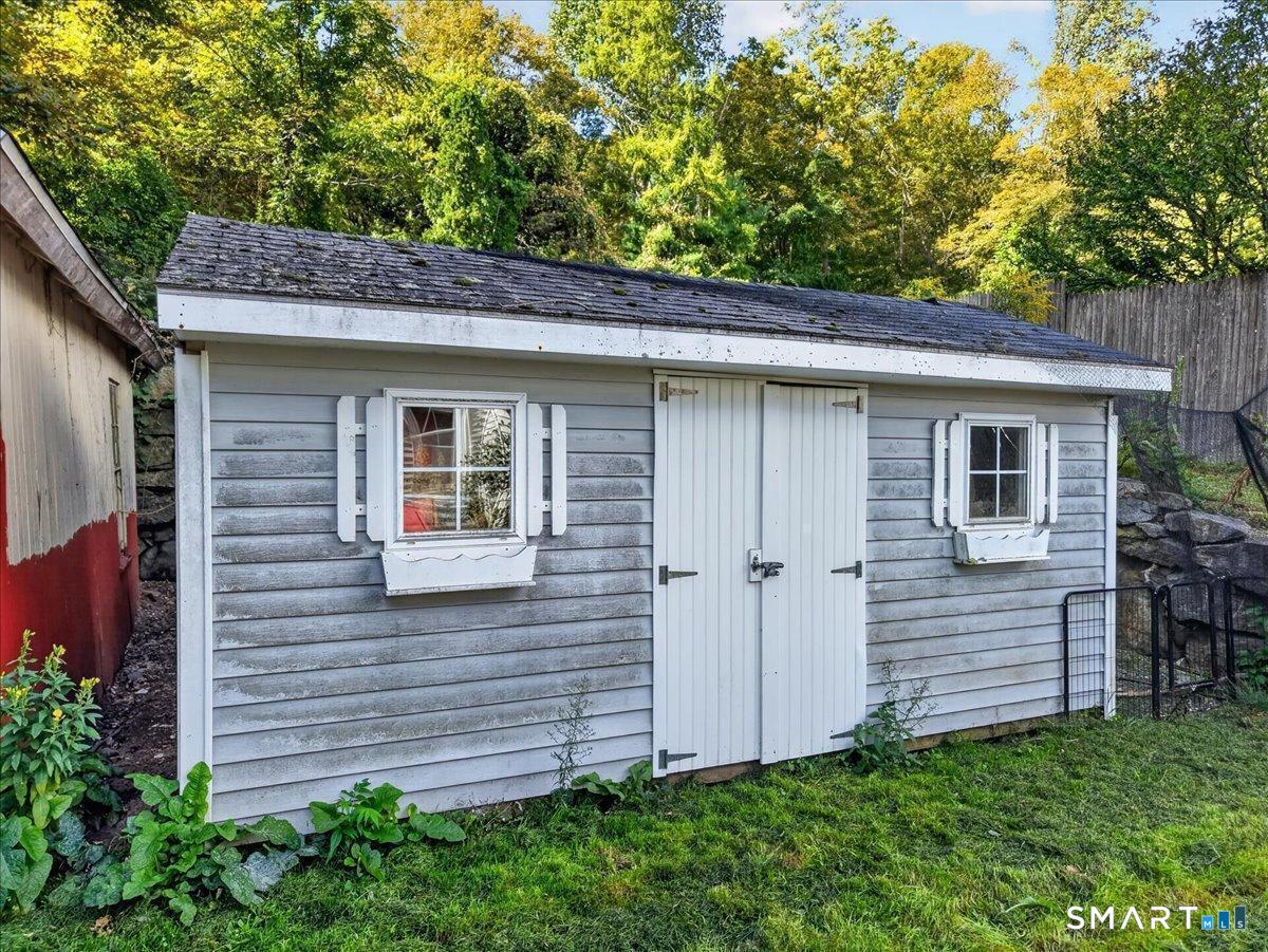 210 Maple Avenue, Uncasville, Montville, CT 06382
