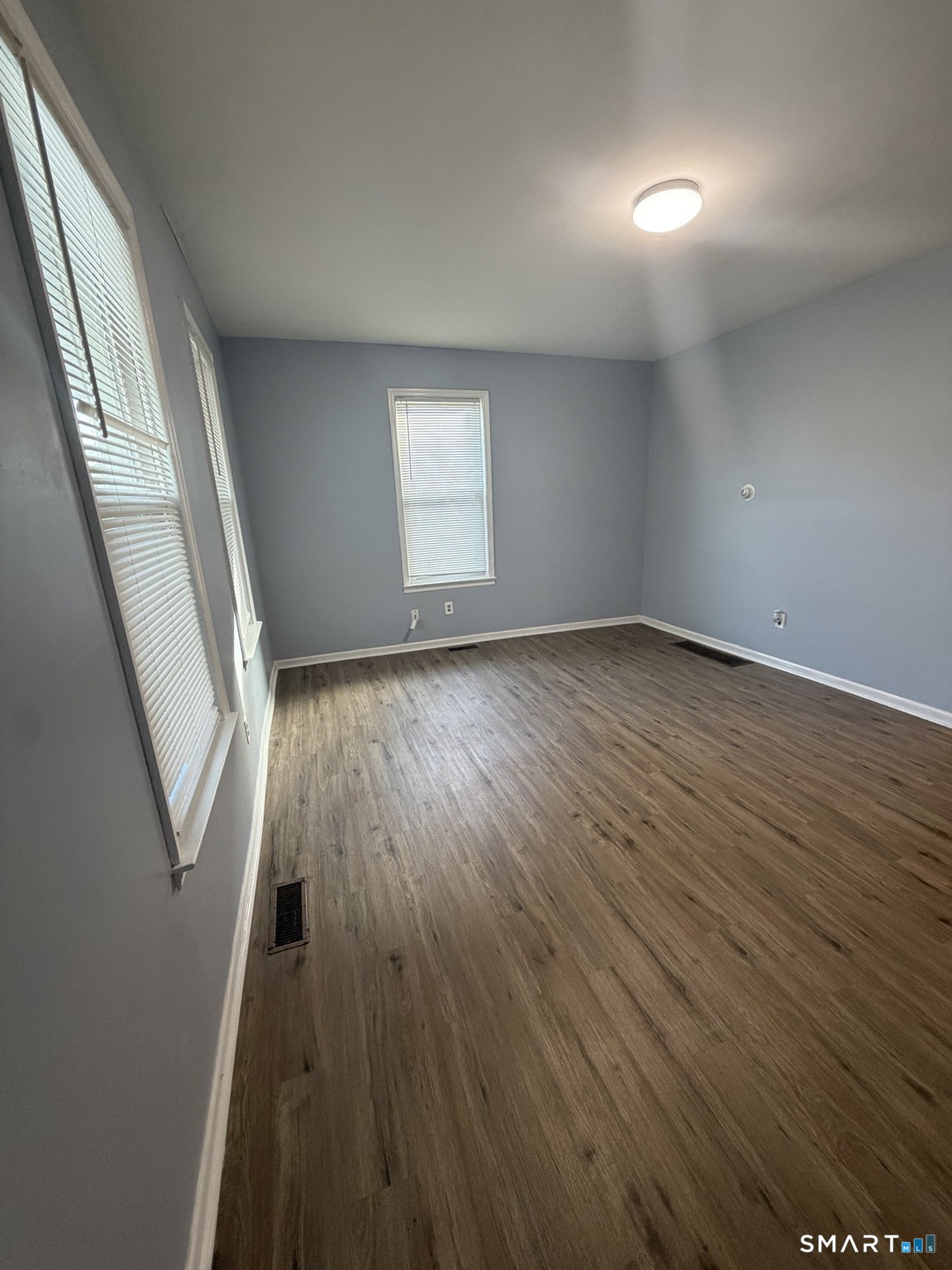 227 Newfield Avenue photo 2