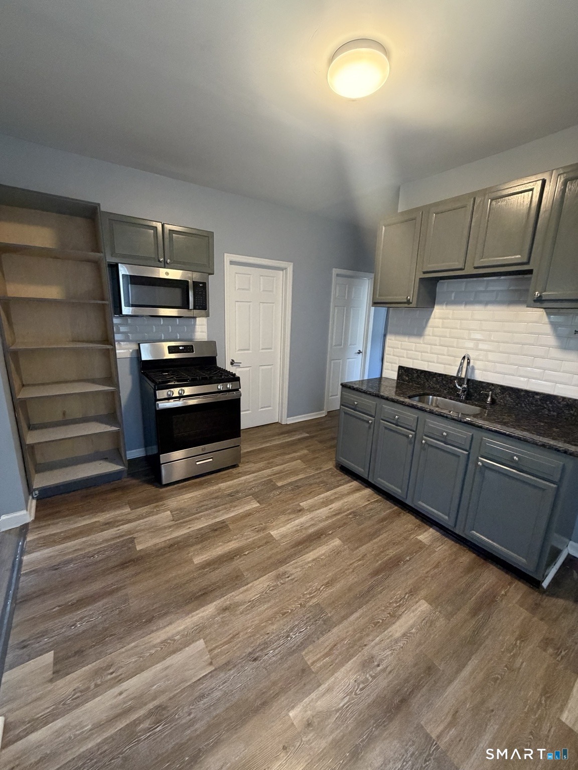 227 Newfield Avenue photo 4