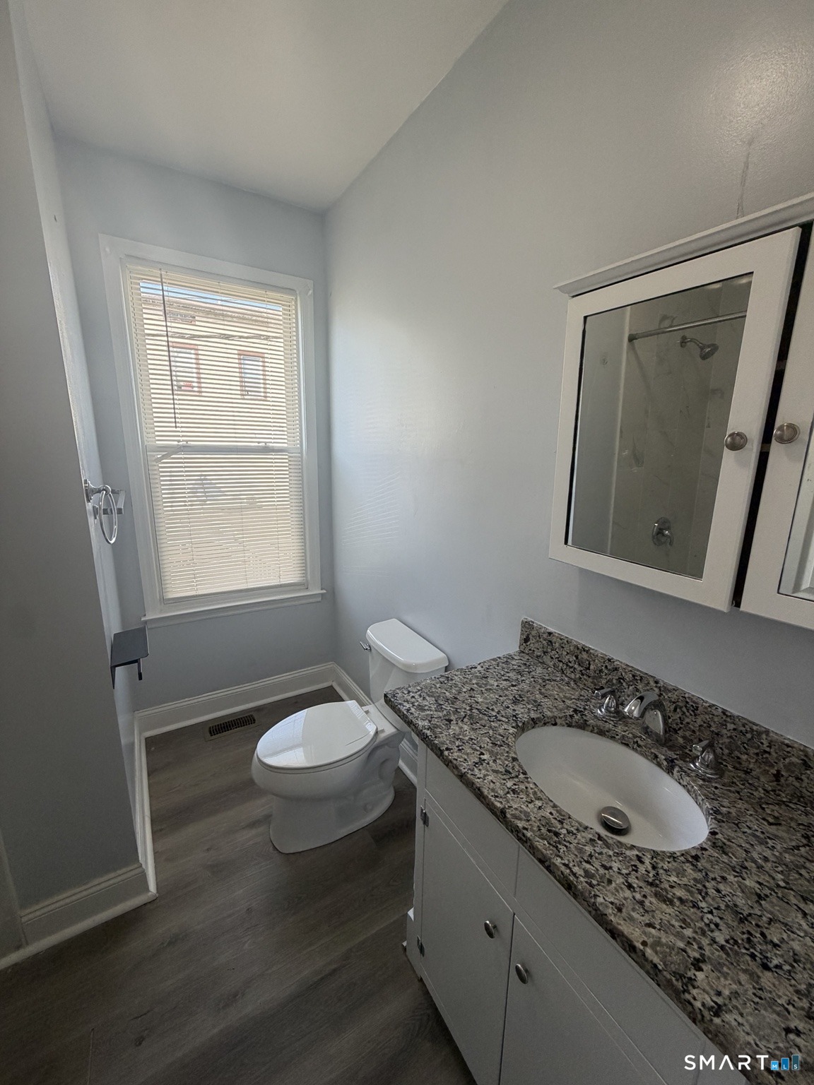 227 Newfield Avenue photo 5