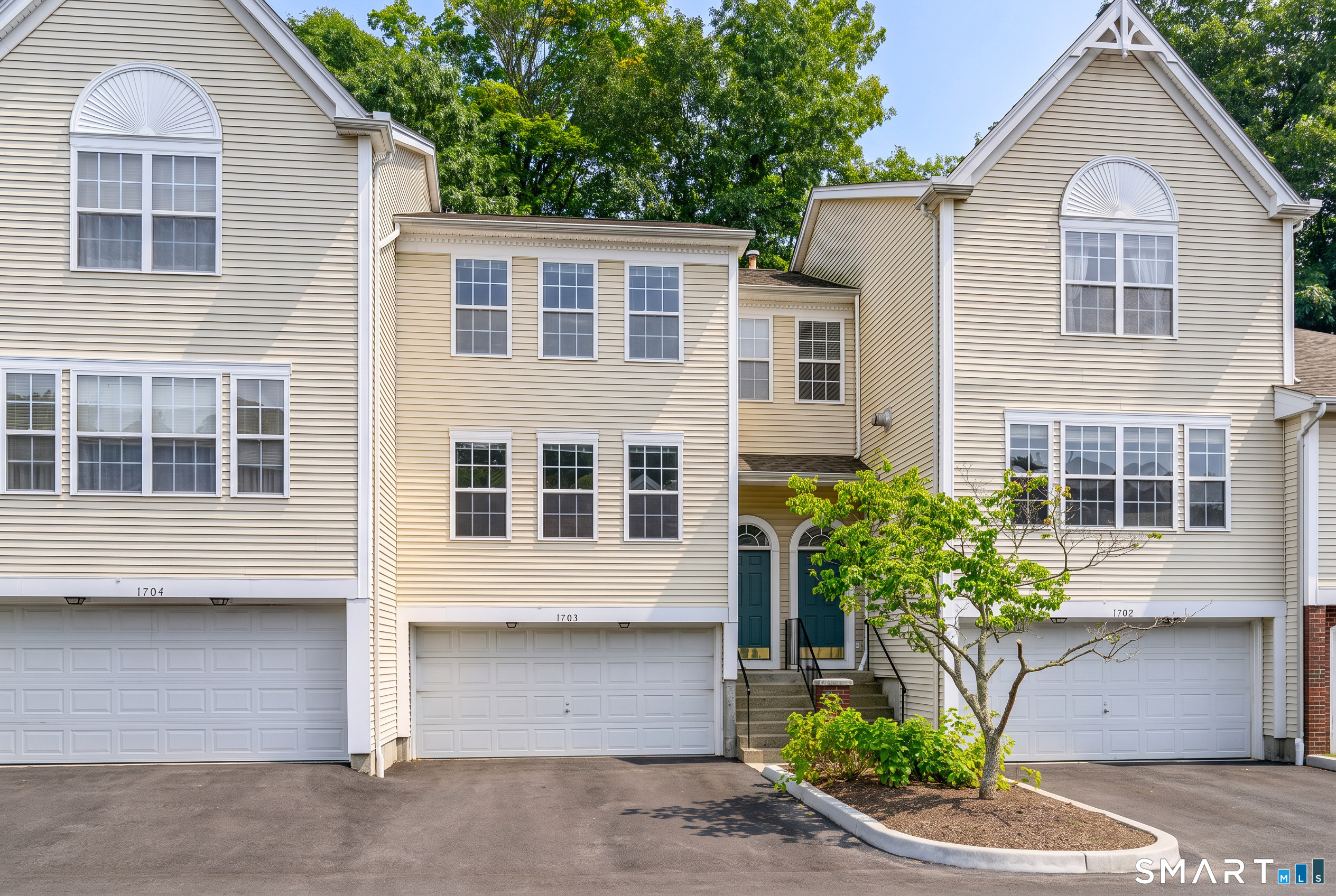 Townhouse for sale at 1703 Eaton Ct #1703, Danbury, CT 06811 | MLS# 24209034