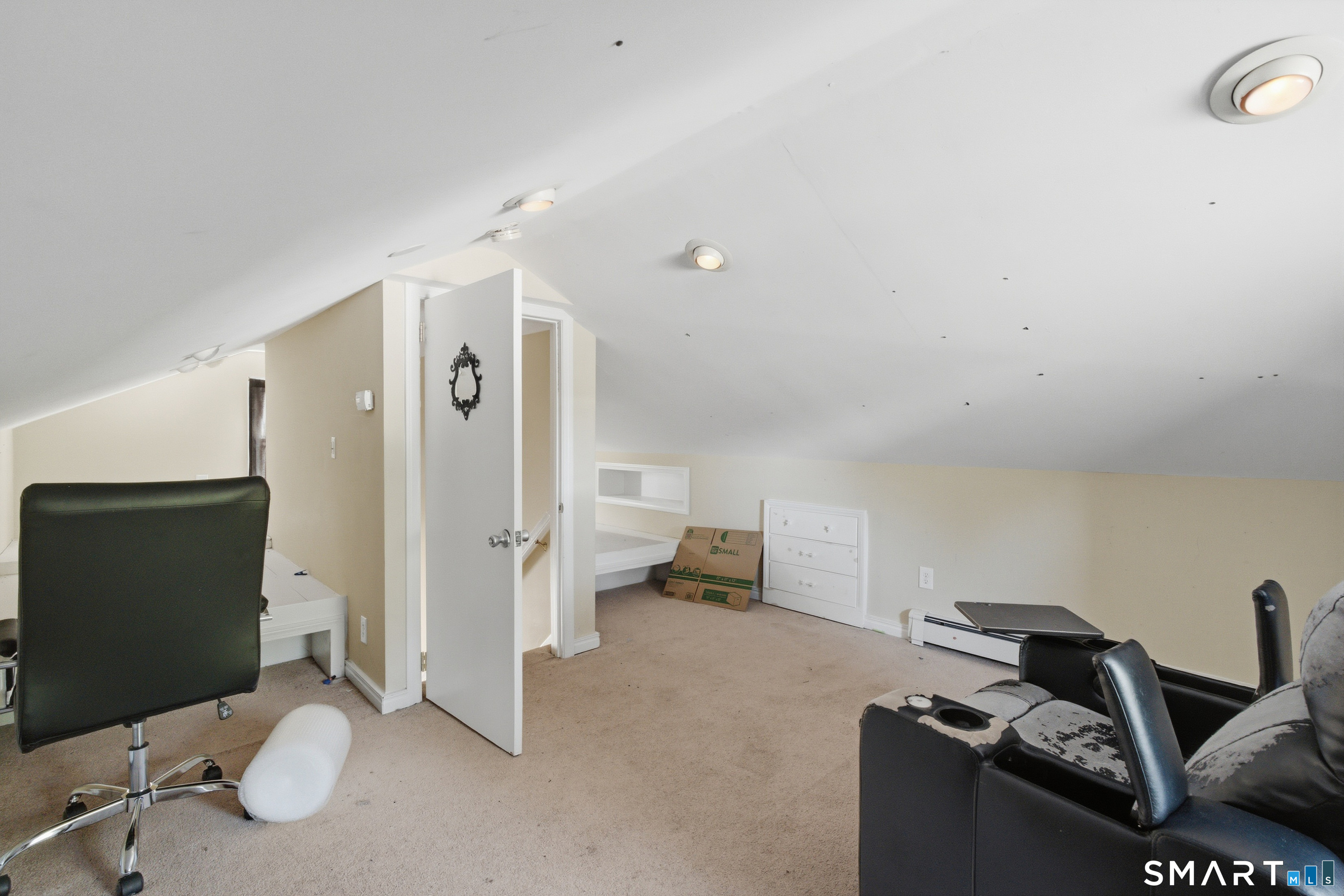 70 Leslie Court photo 12