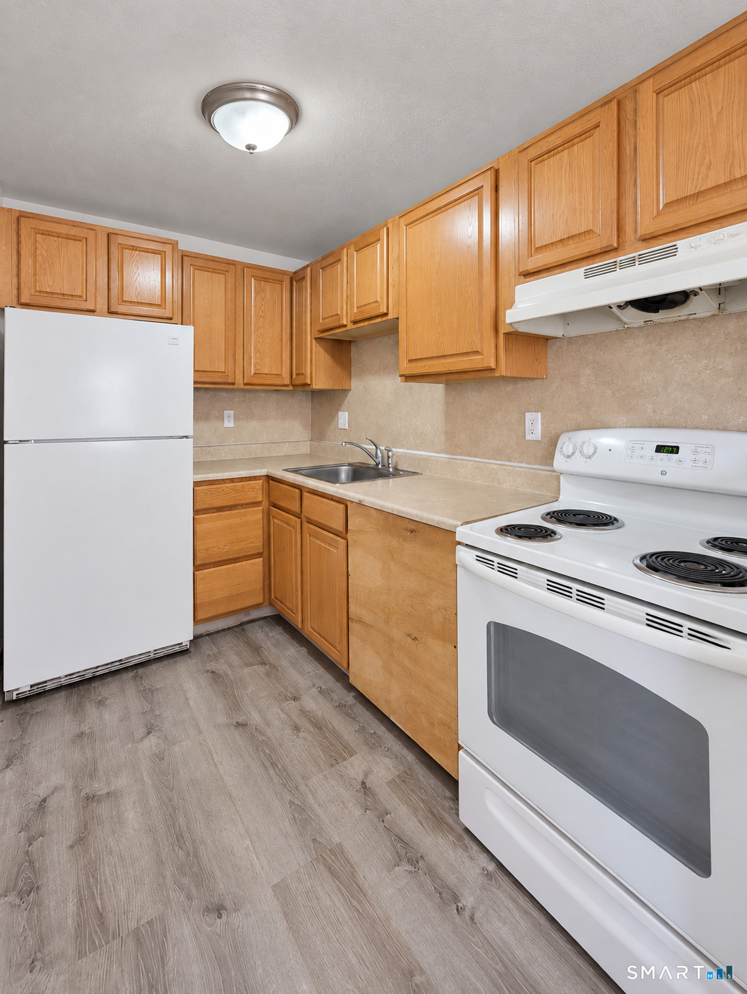 241 Laurel Street Unit #B6 photo 5