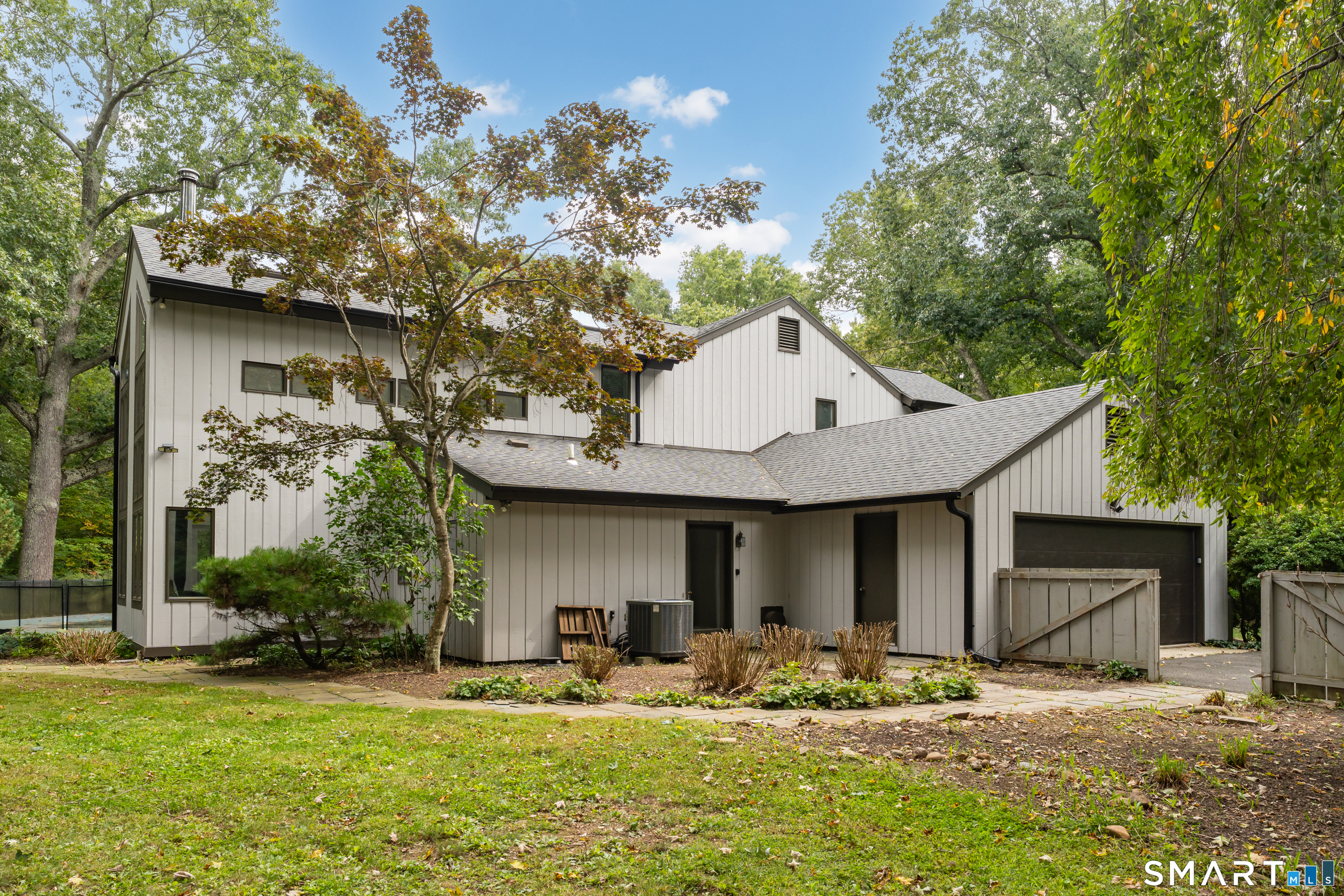 200 Deer Lane photo 2