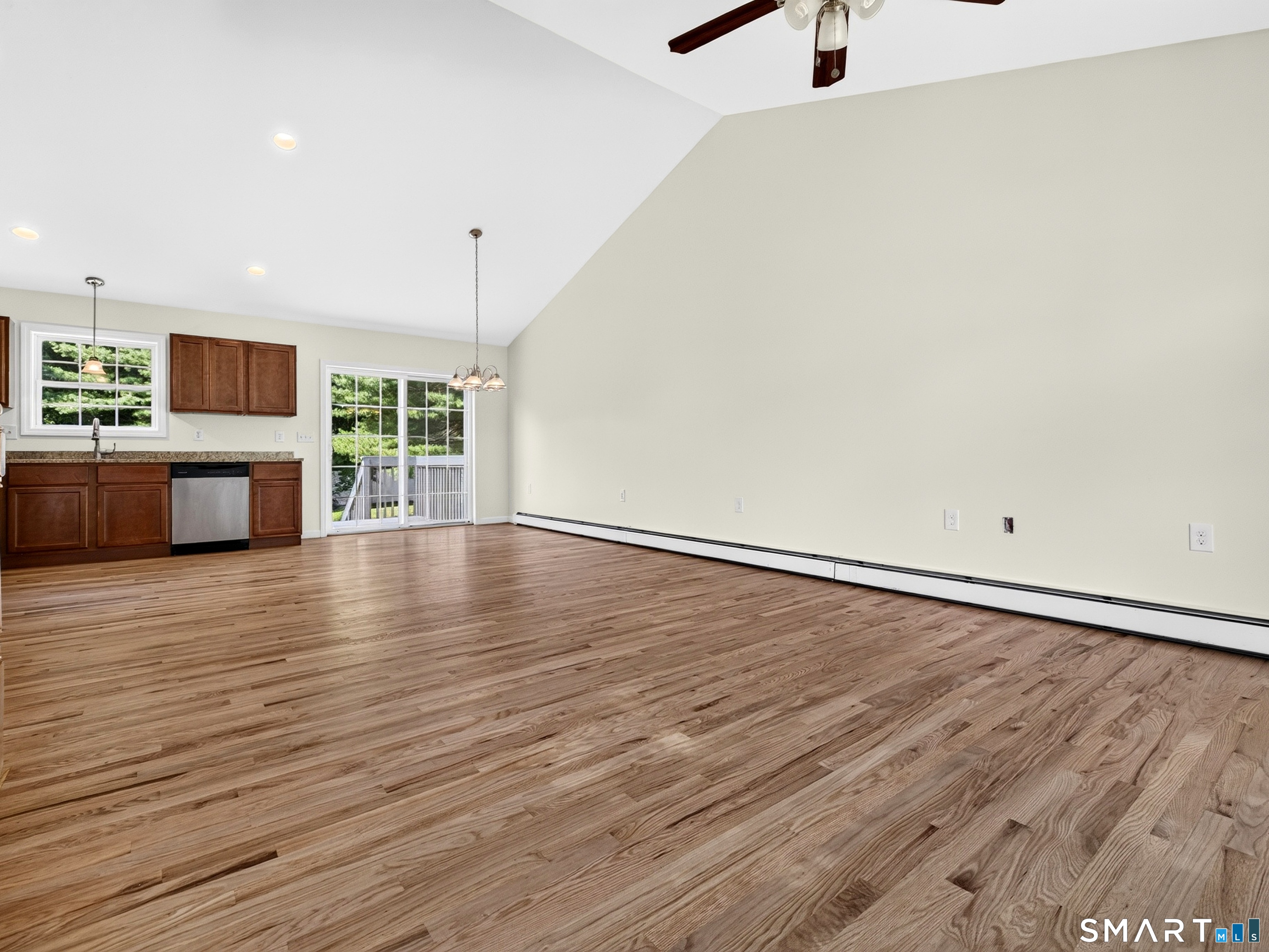 846-A Vauxhall St Extension, Waterford, CT 06385