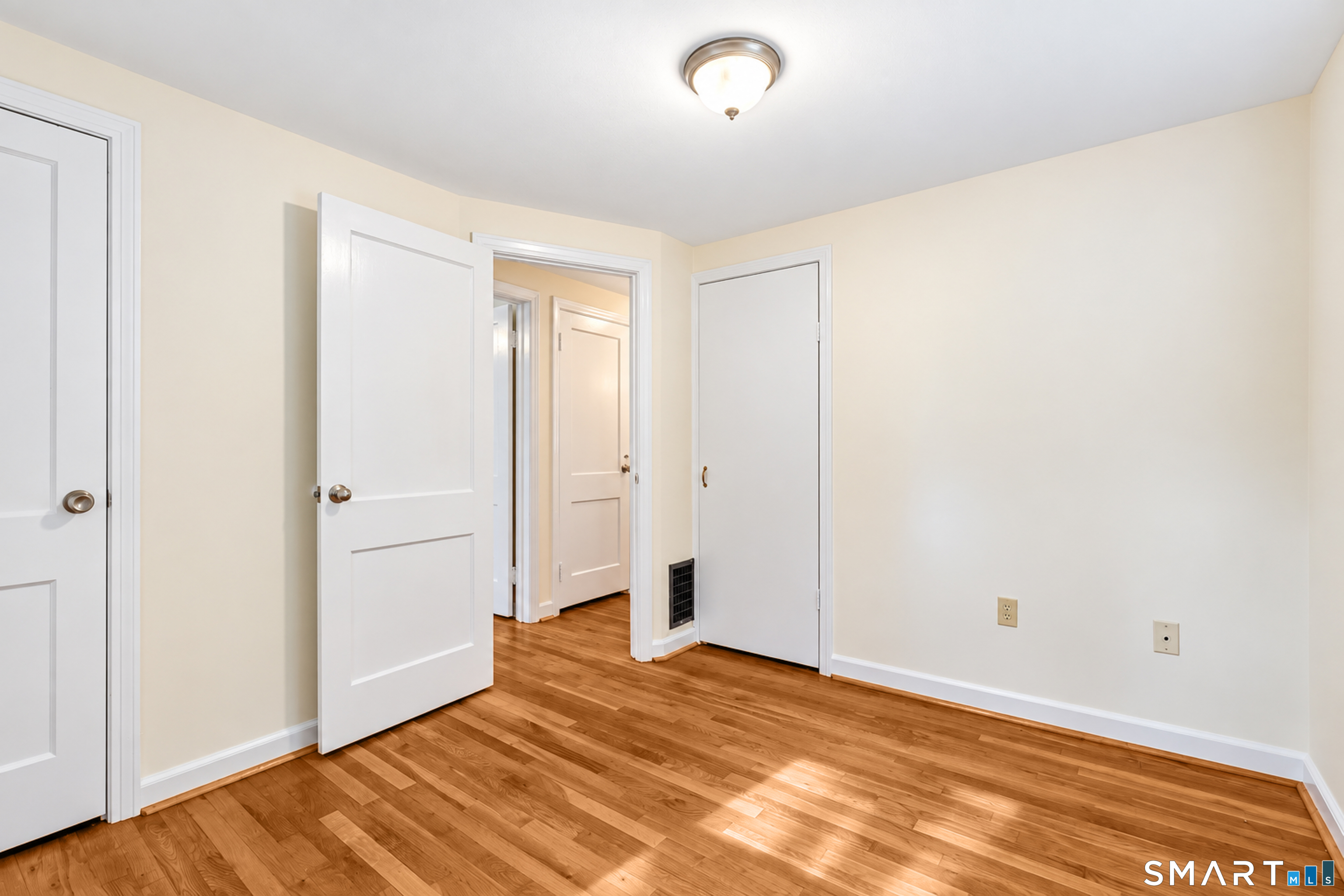 21 Monroe Street photo 16