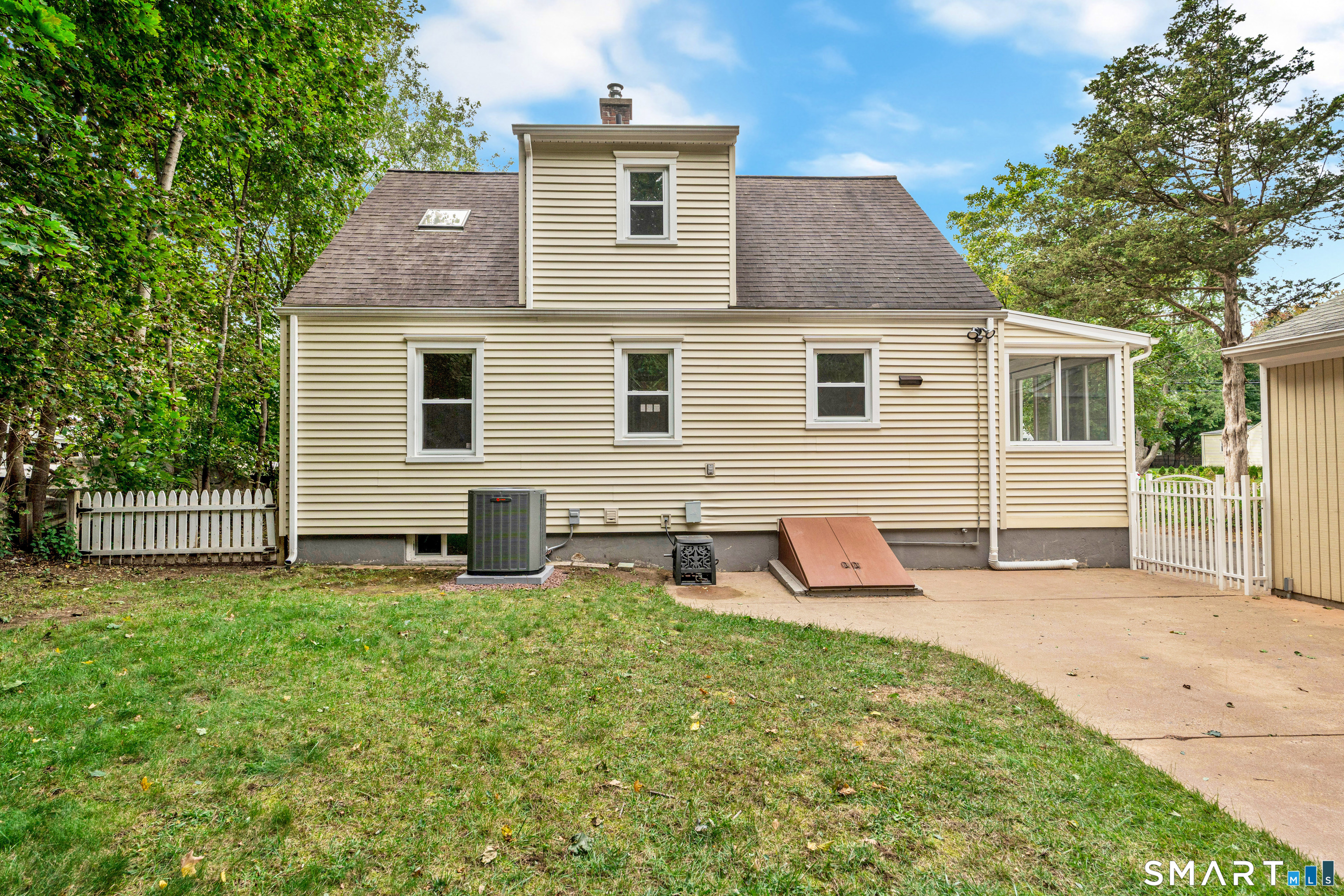 21 Monroe Street photo 28