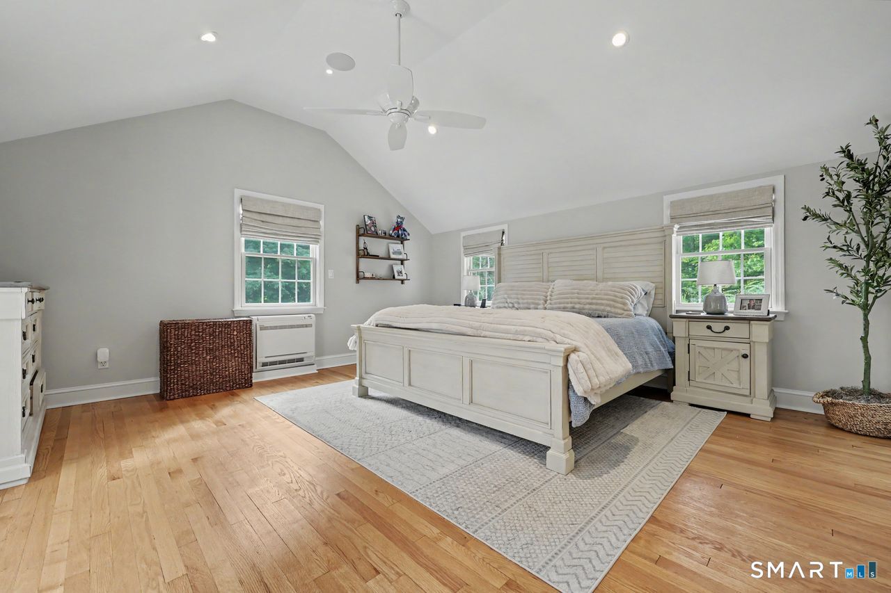 211 Laurel Road photo 21