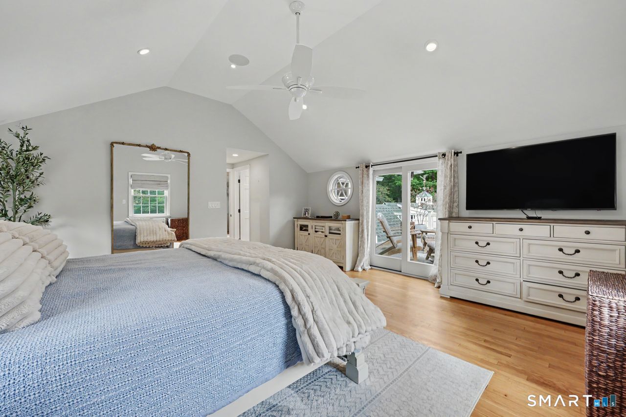 211 Laurel Road photo 22
