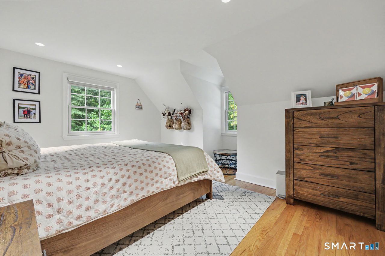 211 Laurel Road photo 25