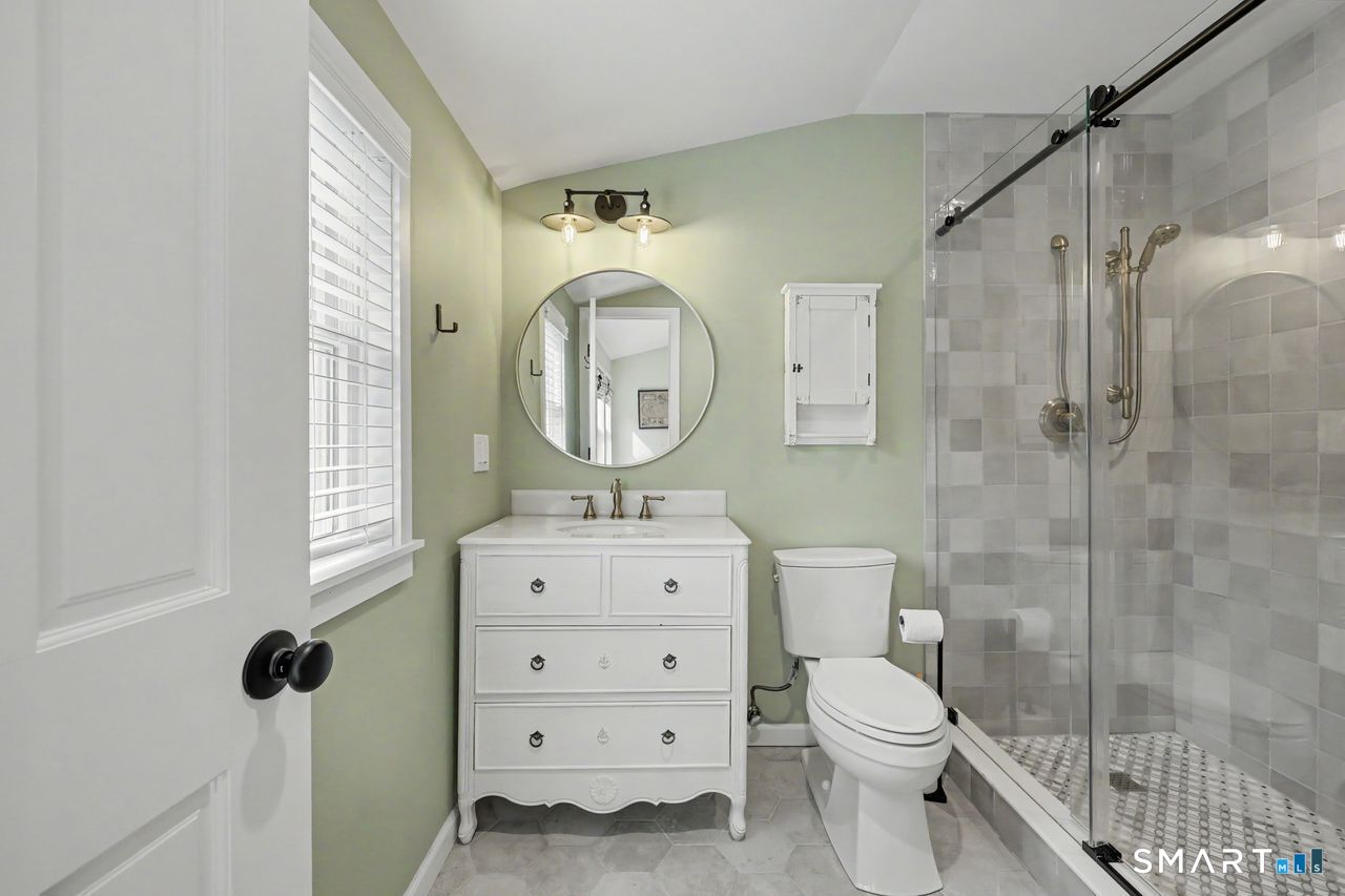 211 Laurel Road photo 31