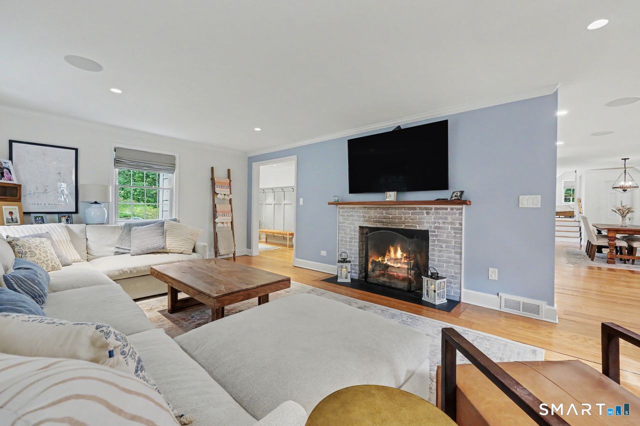 211 Laurel Road photo 34