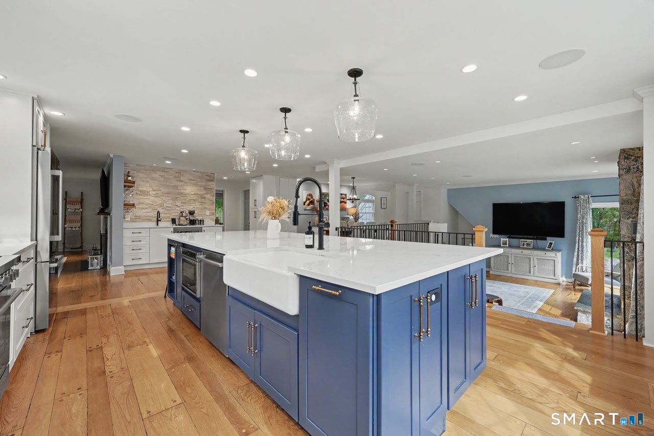 211 Laurel Road photo 12