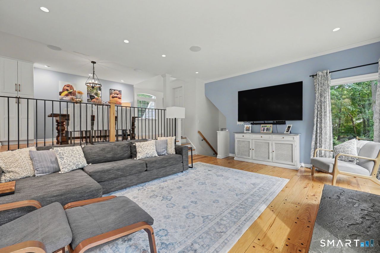 211 Laurel Road photo 17