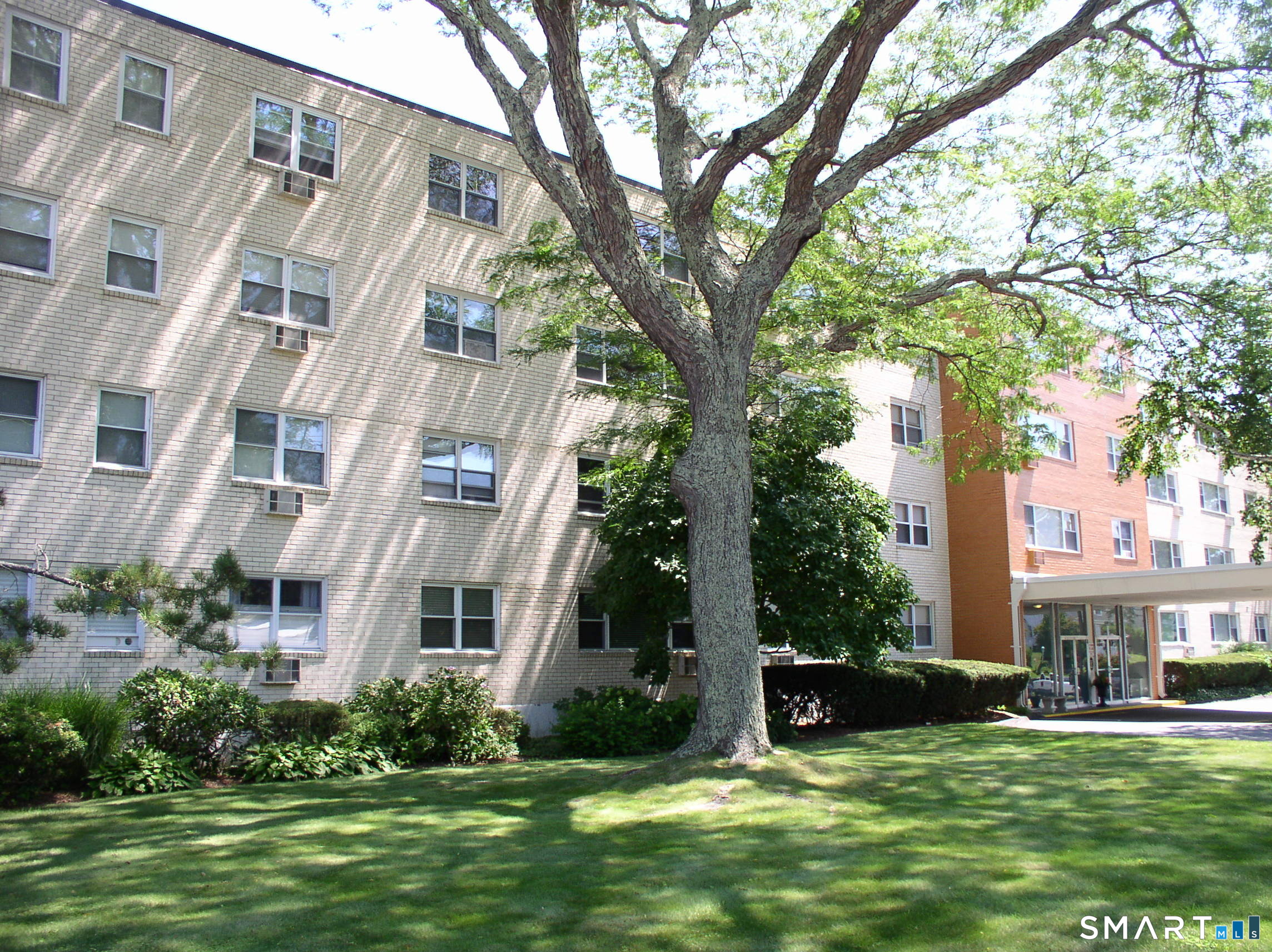 Photo 1 of Condo for sale at 292 Pequot Ave #E4, New London, CT 06320 | MLS# 24210469 | Listing updated on 2026-09-29